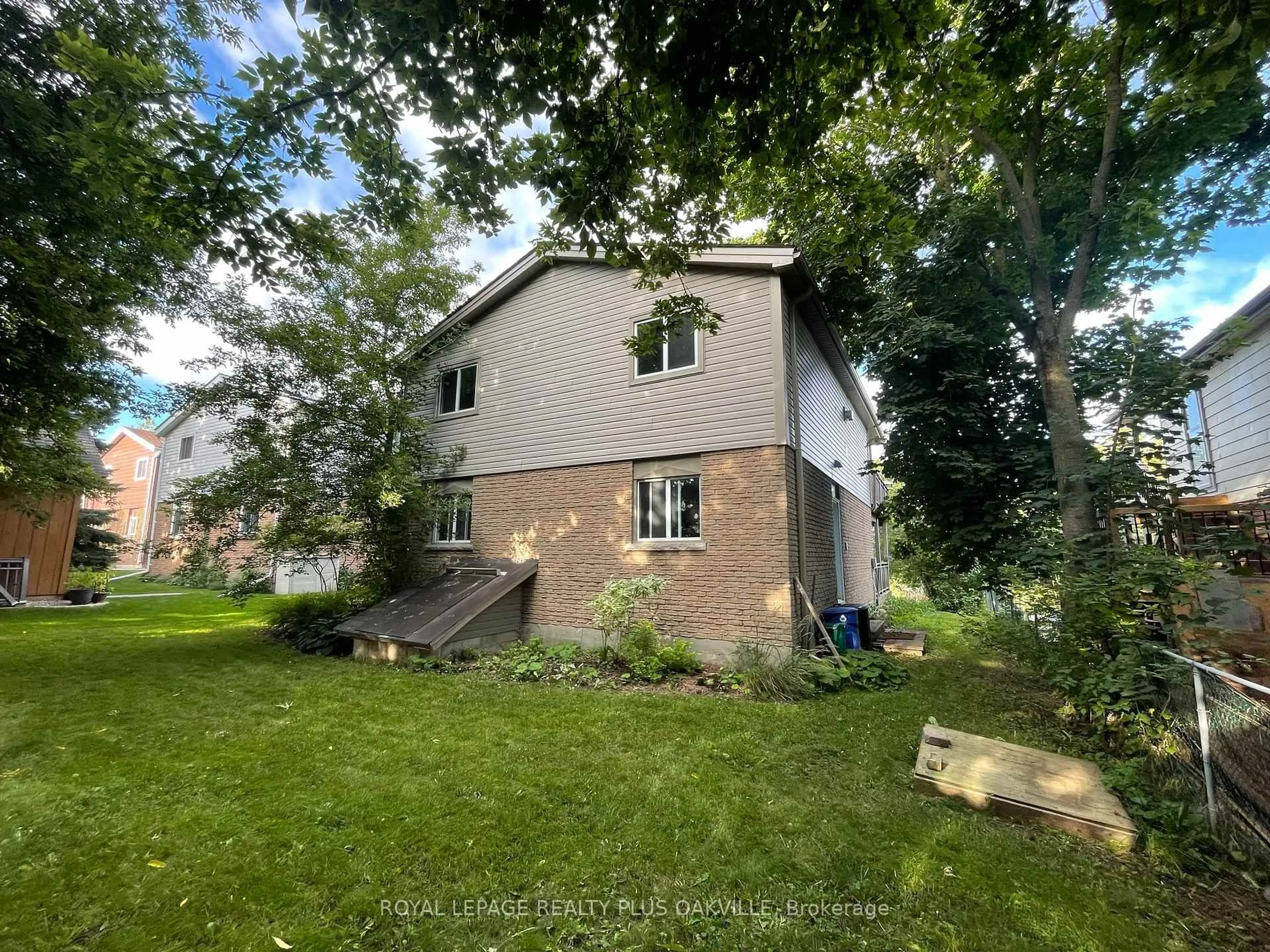 A pic from outside/outdoor area/front of a property/back of a property/a pic from drone, street for 62 Crozier St, East Luther Grand Valley Ontario L9W 5N6