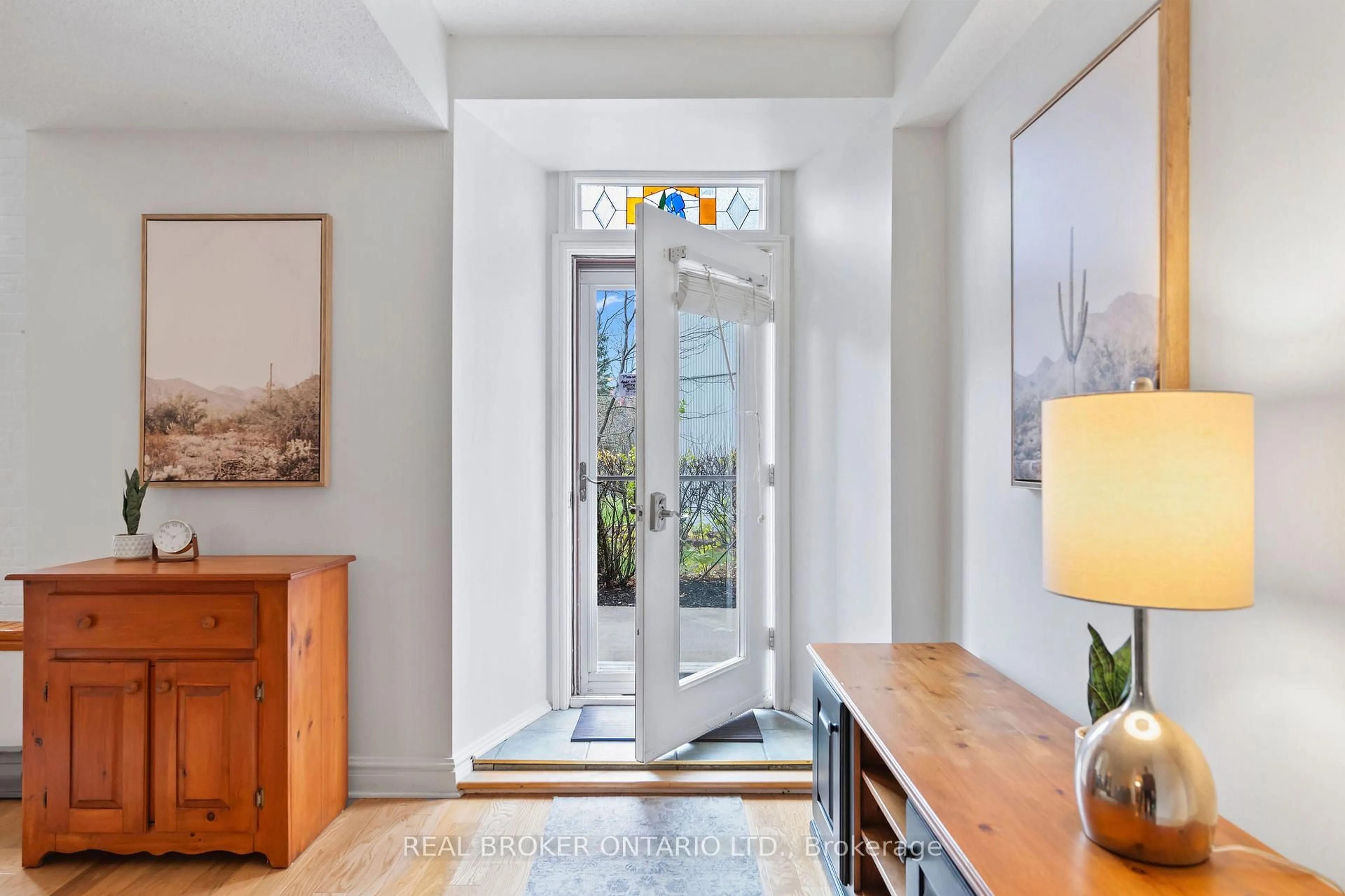 Indoor entryway for 1 Rosamond St #6, Almonte Ontario K0A 1A0