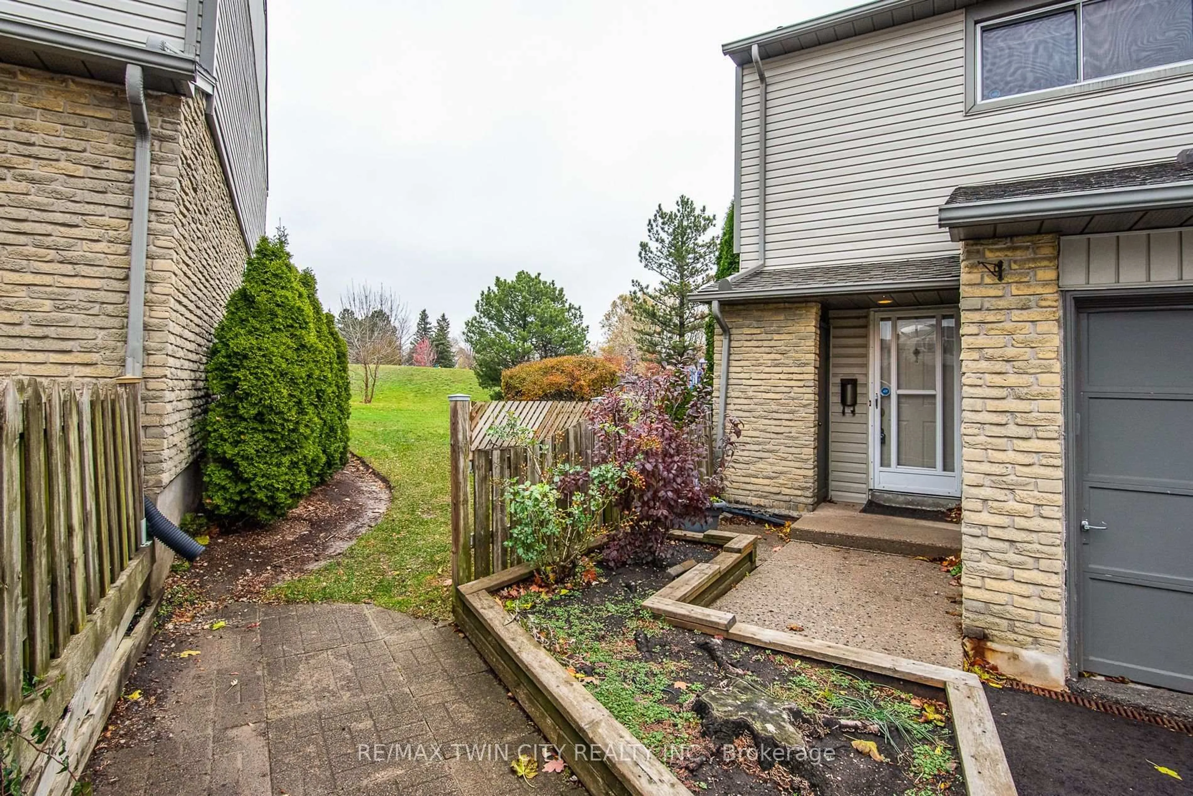 Patio, street for 219 Deveron Cres, London South Ontario N5Z 4J7