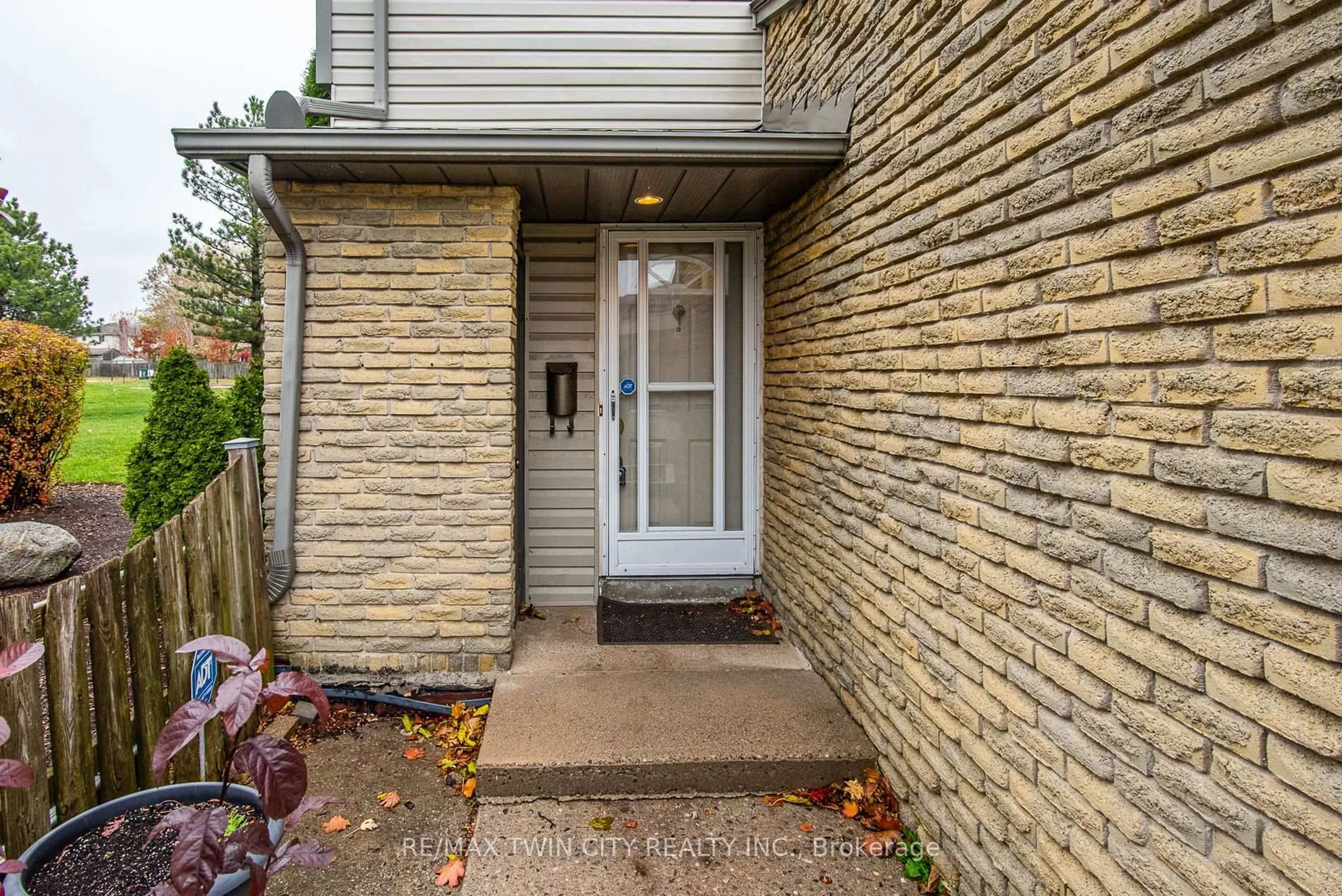 Unknown for 219 Deveron Cres, London South Ontario N5Z 4J7