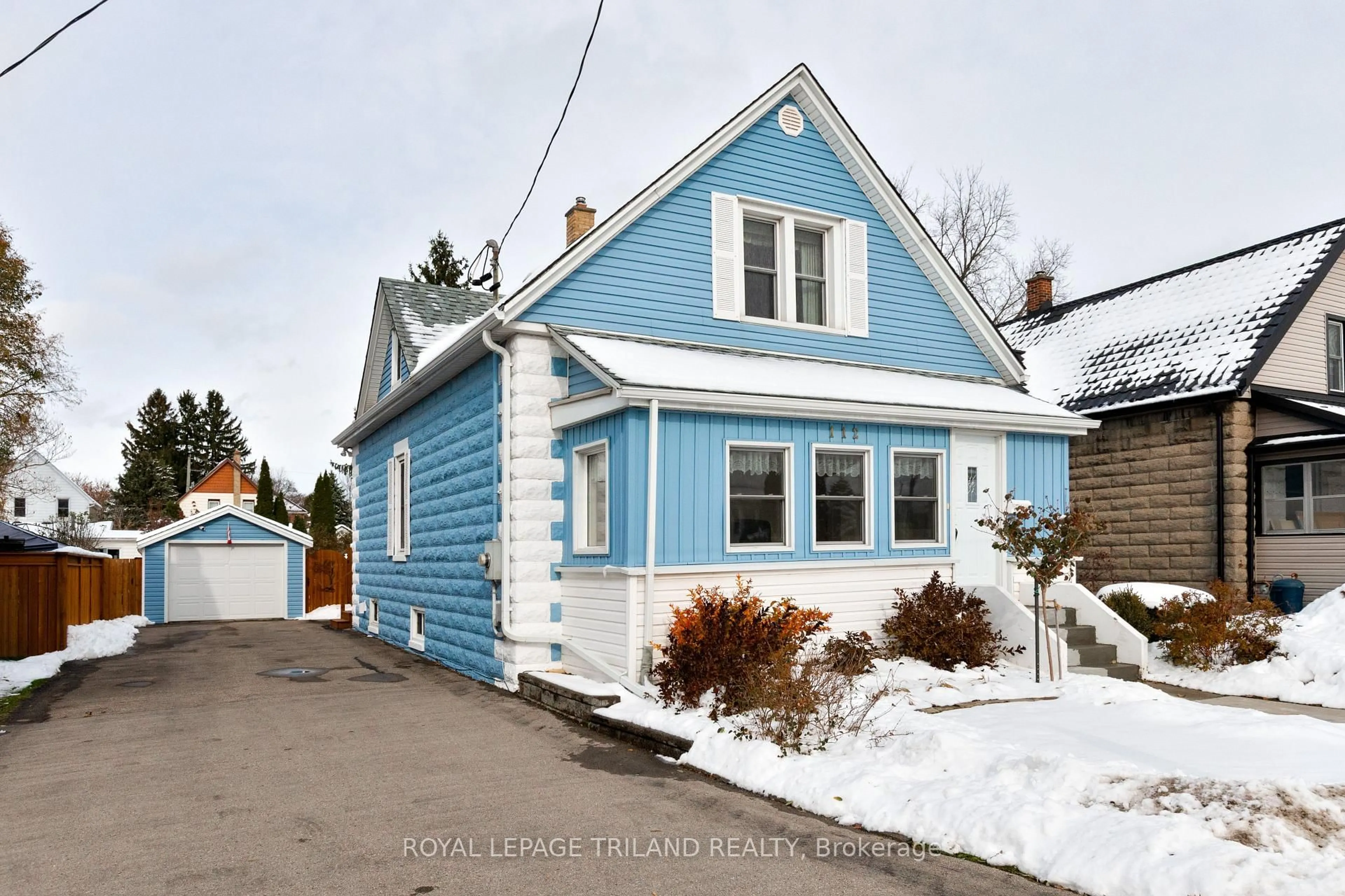 Home with vinyl exterior material, street for 112 Elm St, St. Thomas Ontario N5R 1H8