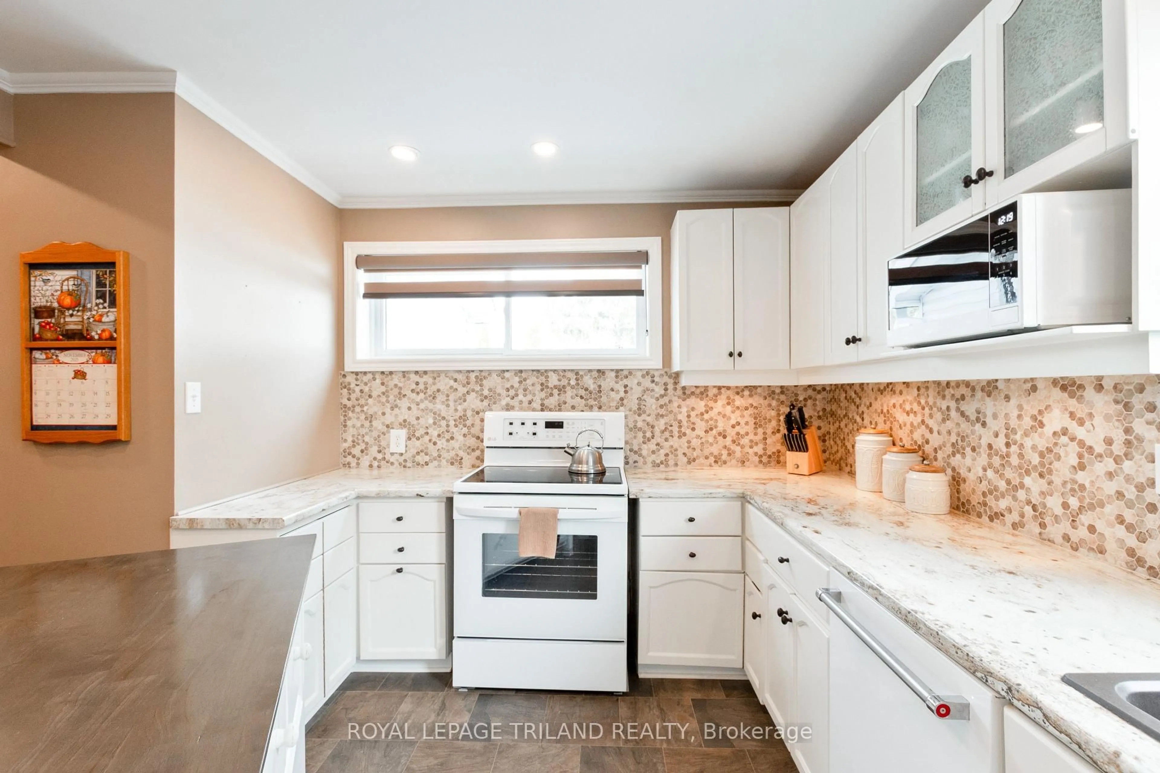 Contemporary kitchen, ceramic/tile floor for 112 Elm St, St. Thomas Ontario N5R 1H8