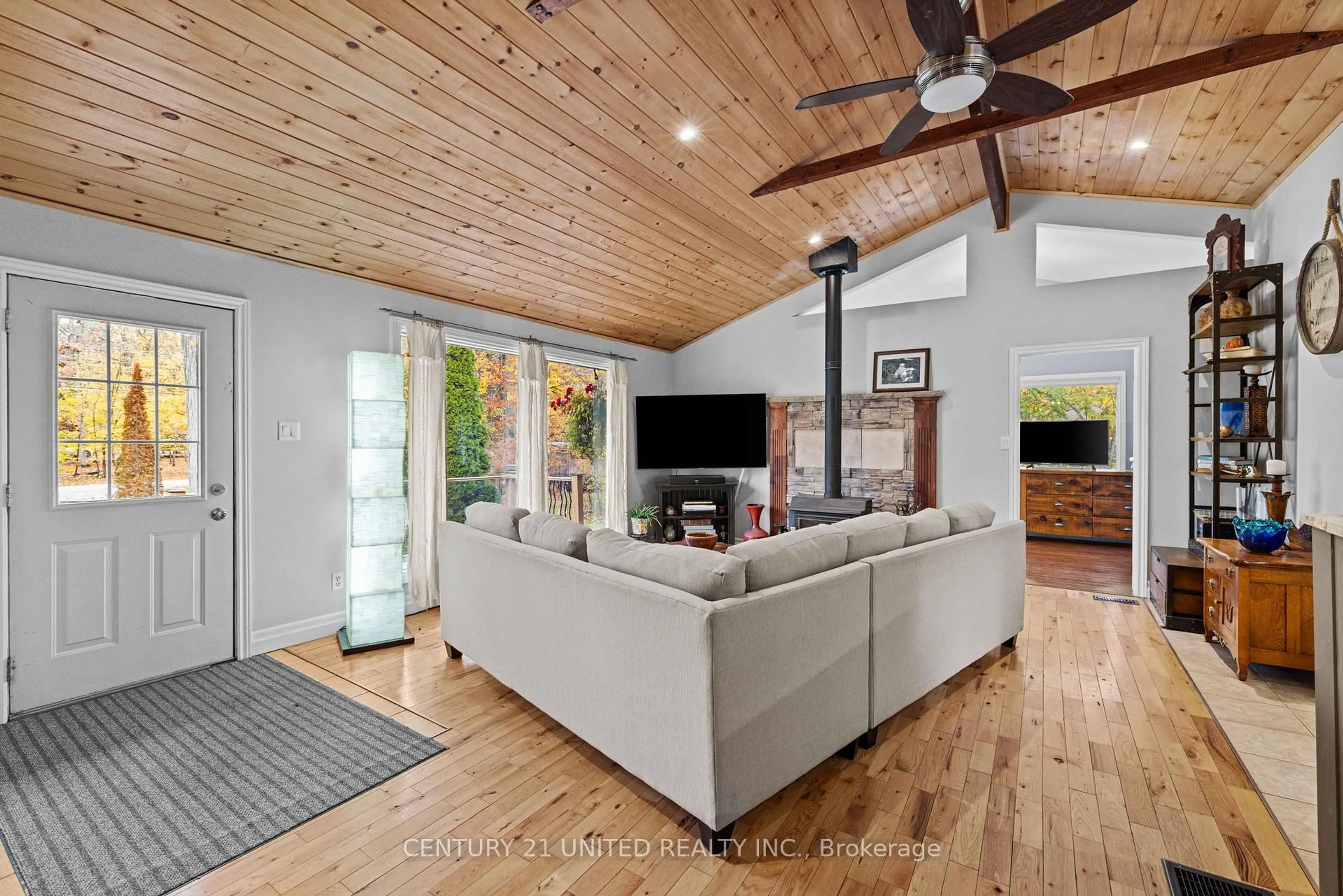 Living room with furniture, wood/laminate floor for 25 Sugarbush Blvd, Trent Lakes Ontario K0L 1J0