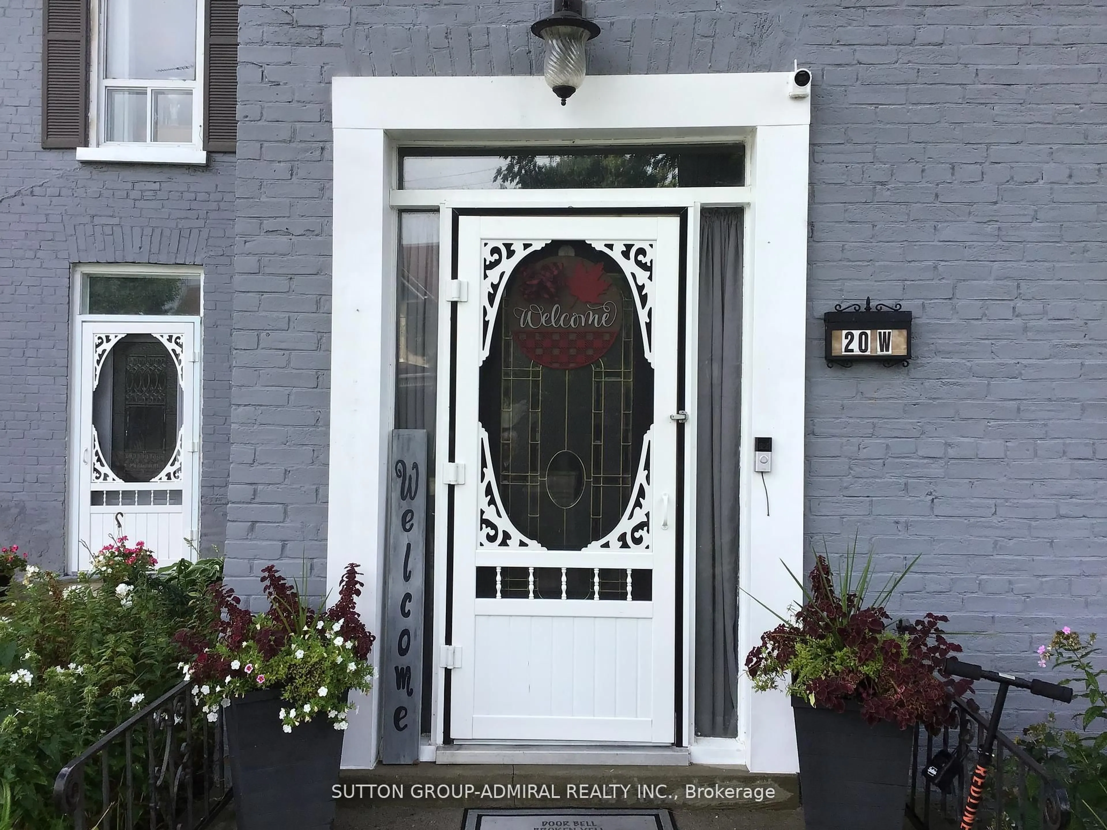 Indoor entryway for 20 King St, Kawartha Lakes Ontario K0L 2W0