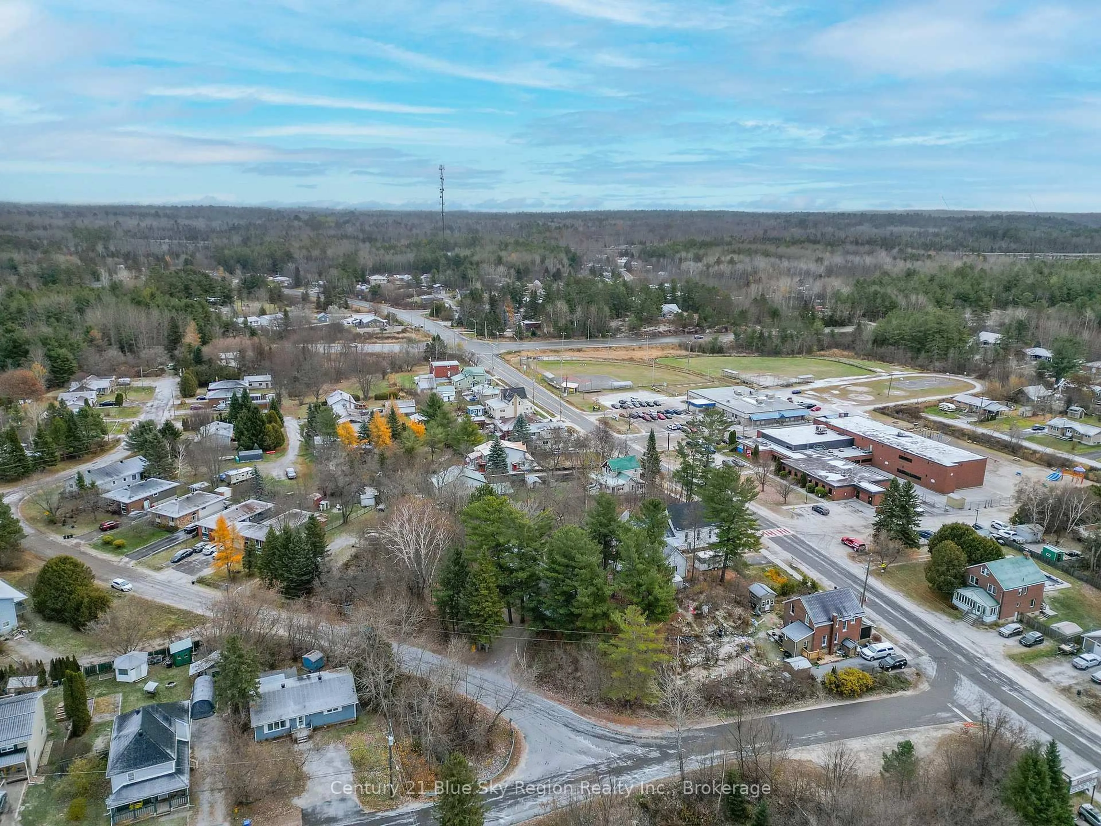 A pic from outside/outdoor area/front of a property/back of a property/a pic from drone, unknown for 10 Toronto St, Callander Ontario P0H 1H0