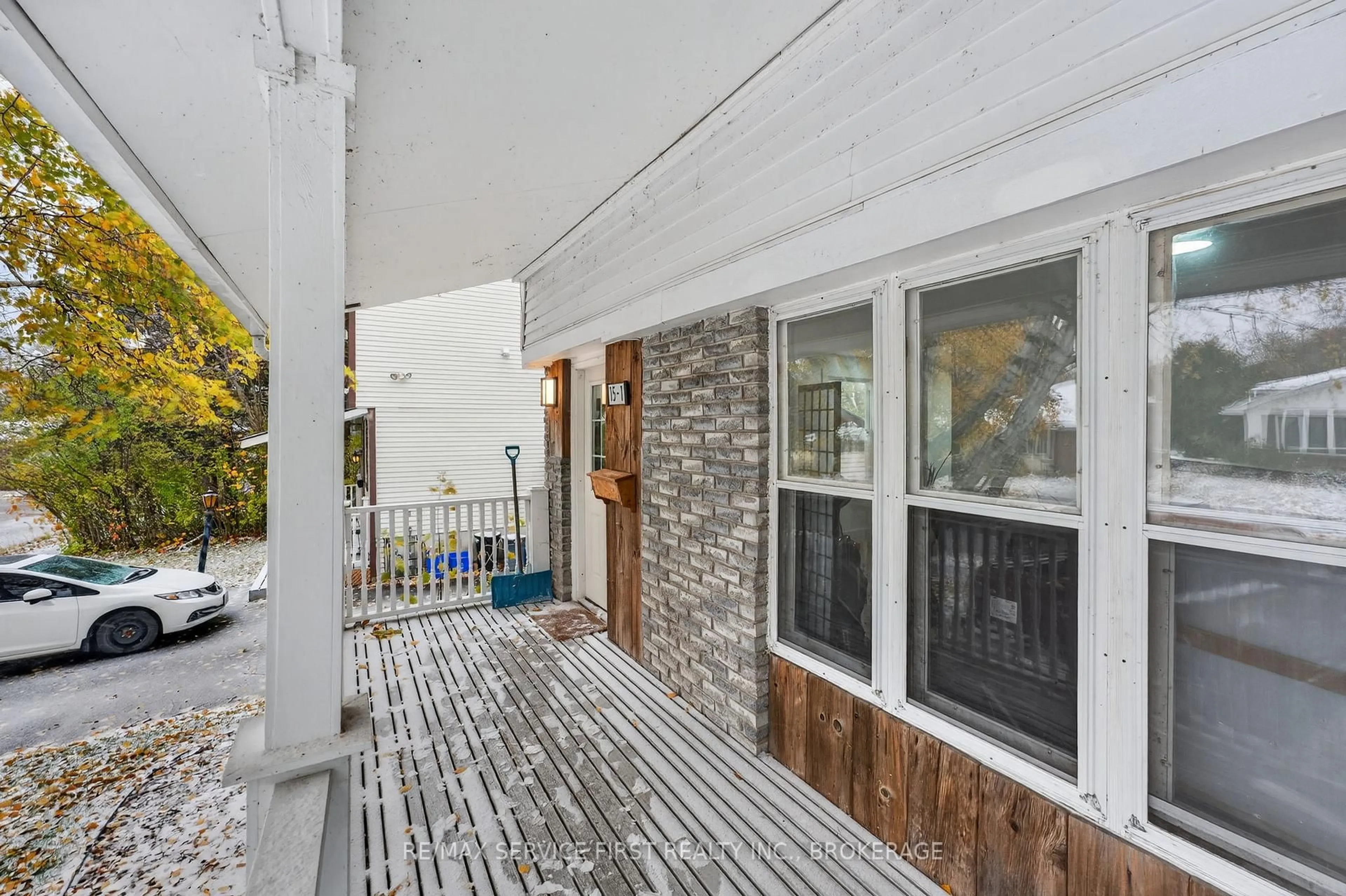 Unknown for 15 Foster St, Kingston Ontario K7M 6L2