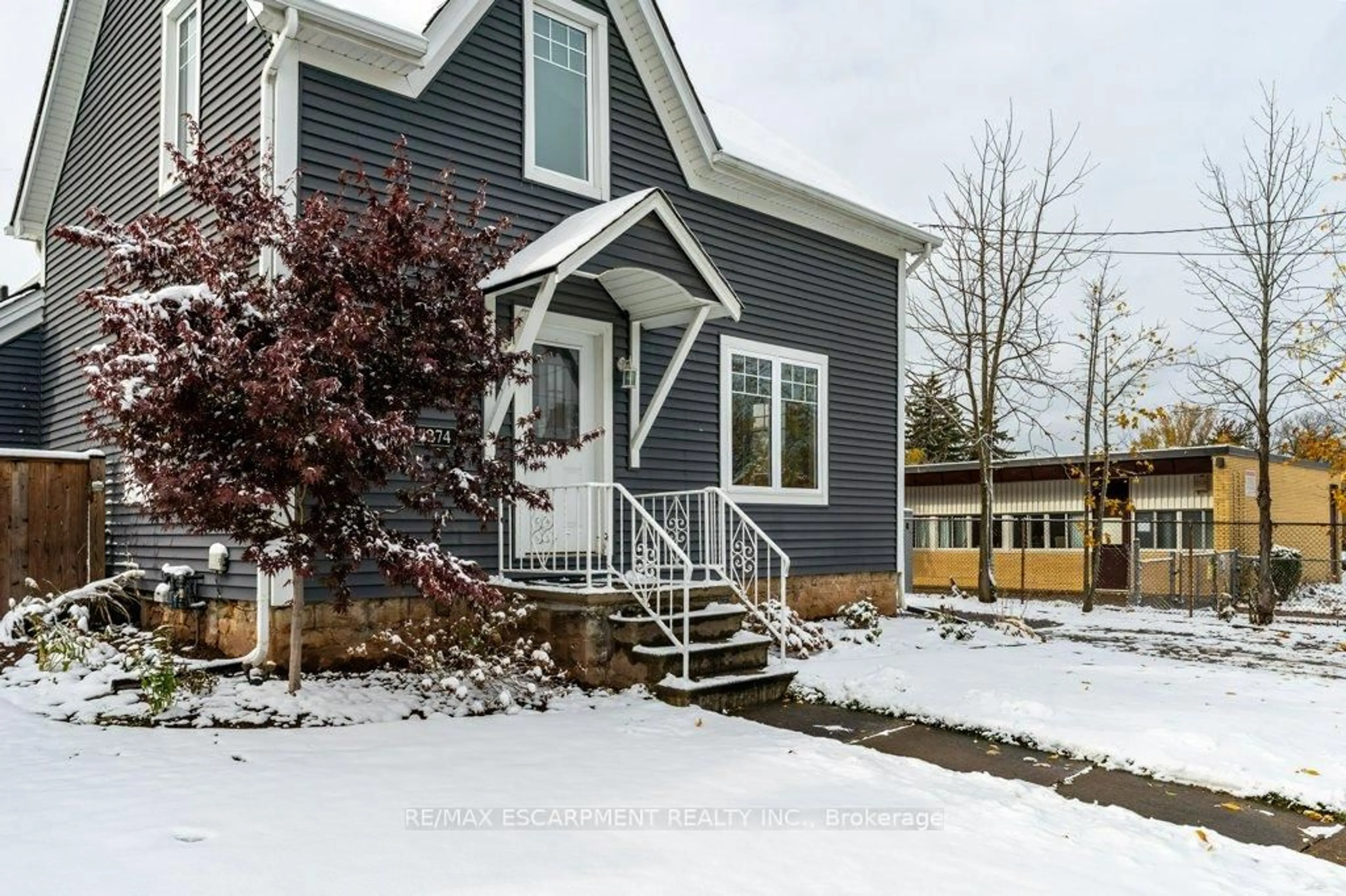 Home with vinyl exterior material, street for 4274 William St, Lincoln Ontario L0R 1B0