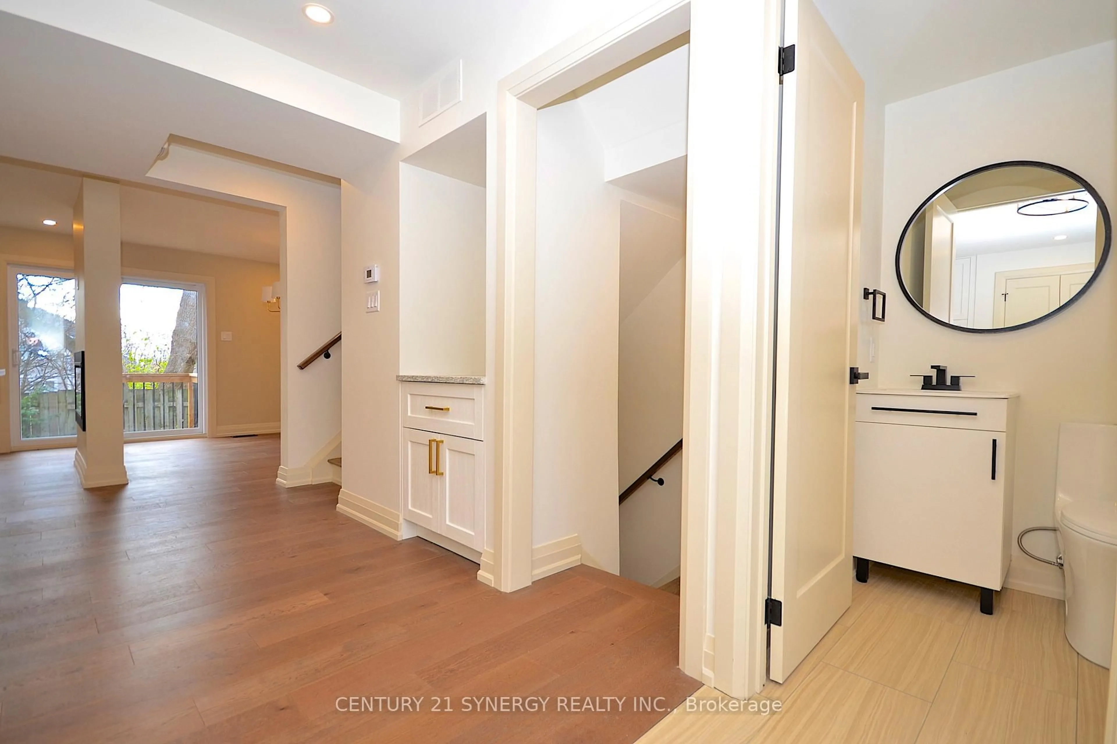 Indoor entryway for 660 Hochelaga St #28, Ottawa Ontario K1K 2E9