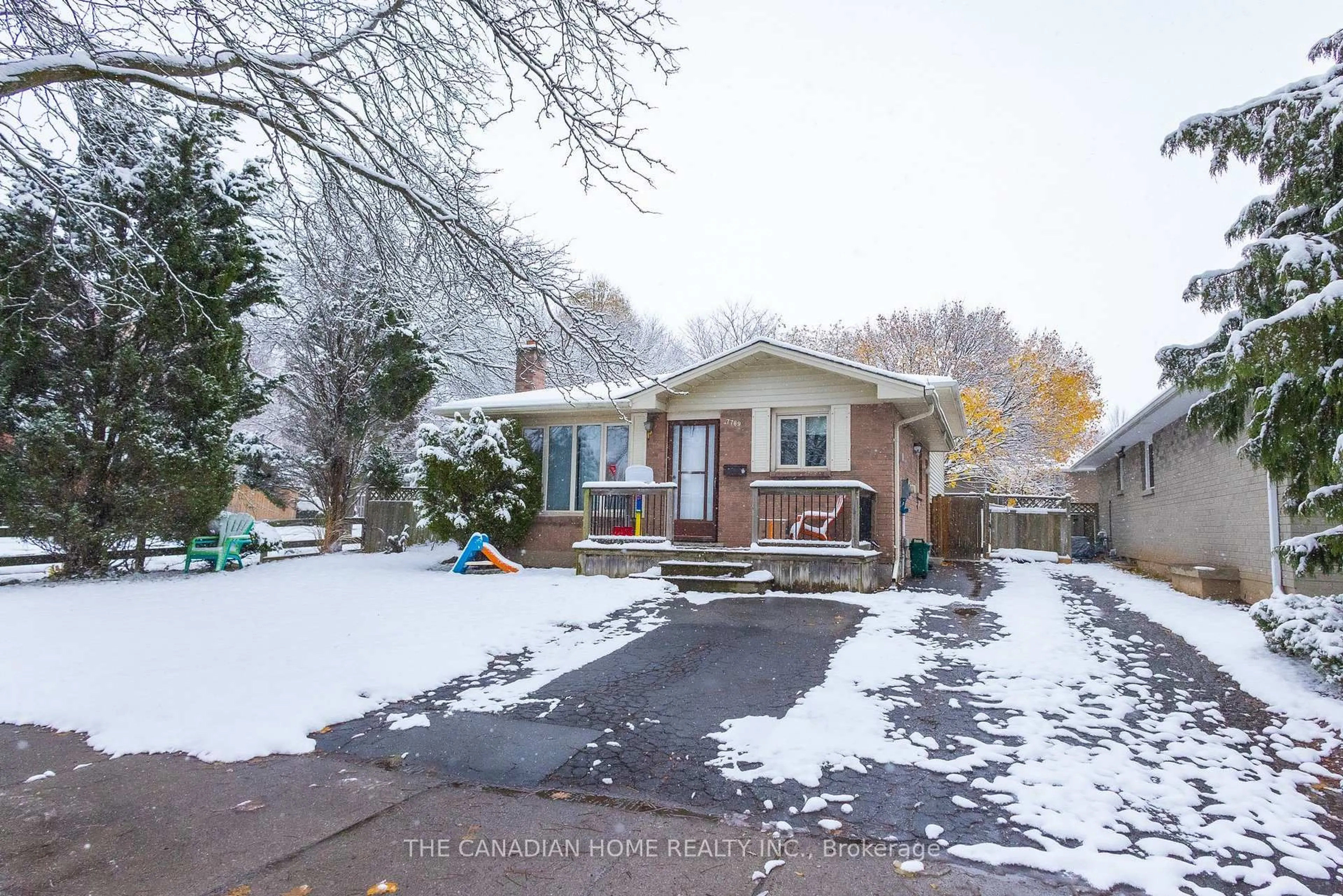 A pic from outside/outdoor area/front of a property/back of a property/a pic from drone, street for 7789 Ethel St, Niagara Falls Ontario L2H 2M9