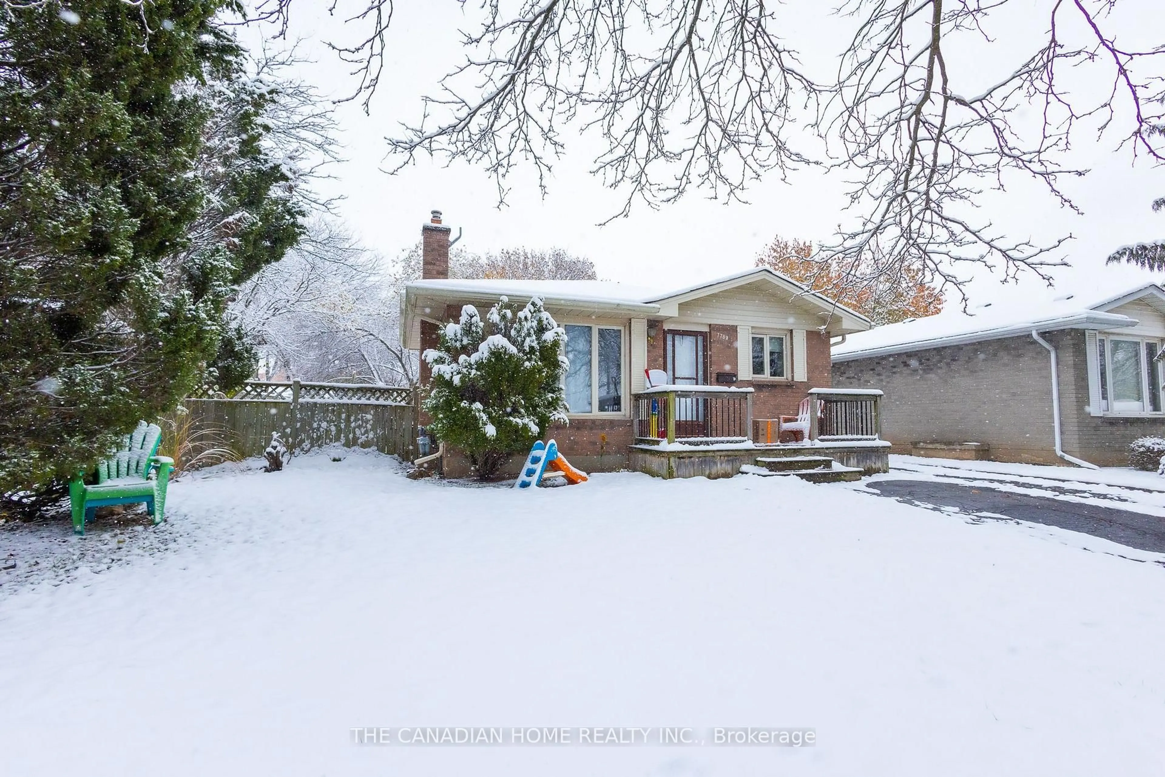 A pic from outside/outdoor area/front of a property/back of a property/a pic from drone, street for 7789 Ethel St, Niagara Falls Ontario L2H 2M9