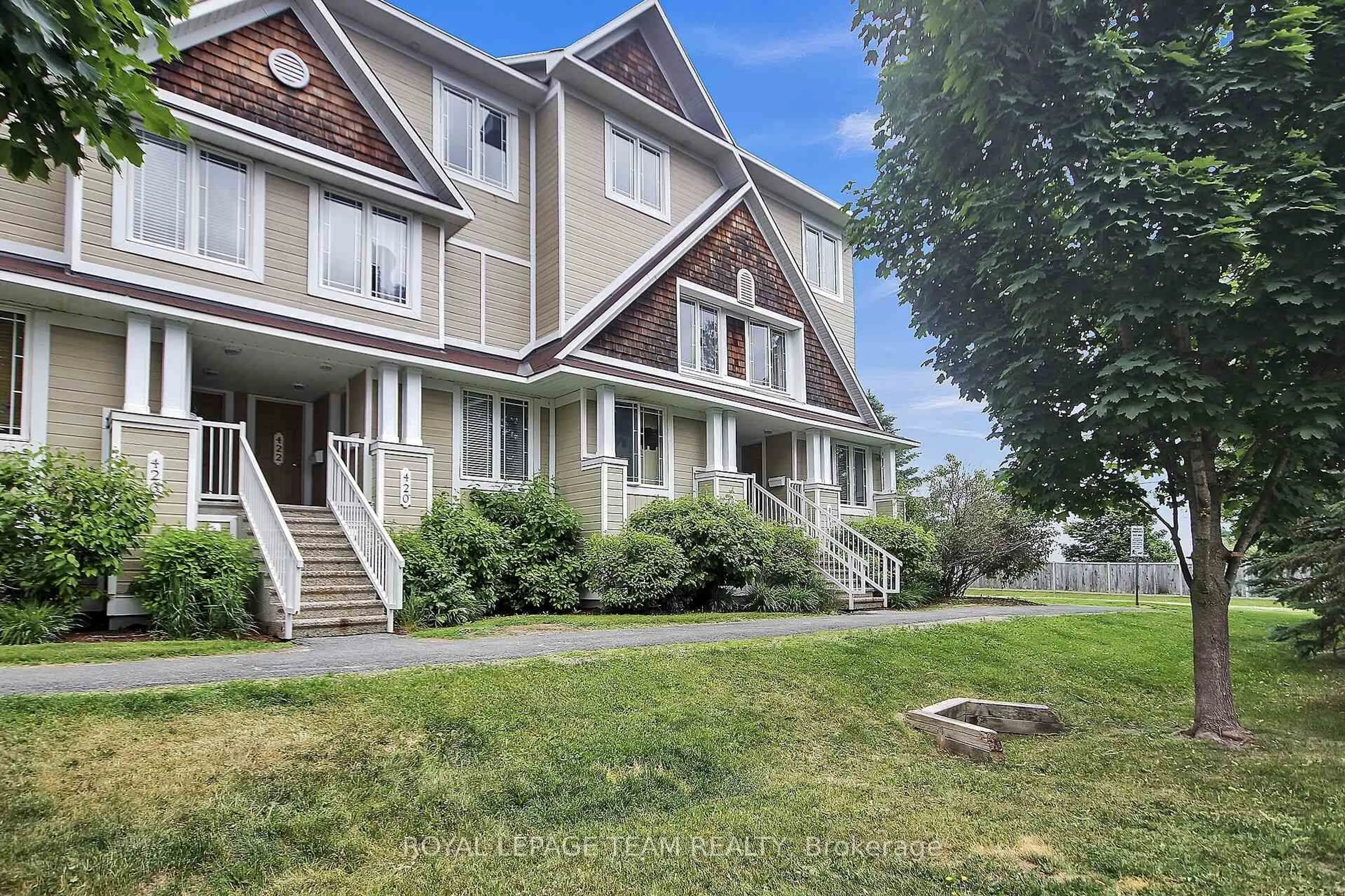 A pic from outside/outdoor area/front of a property/back of a property/a pic from drone, mountain view for 414 Hillsboro Private #16, Ottawa Ontario K2M 3A8