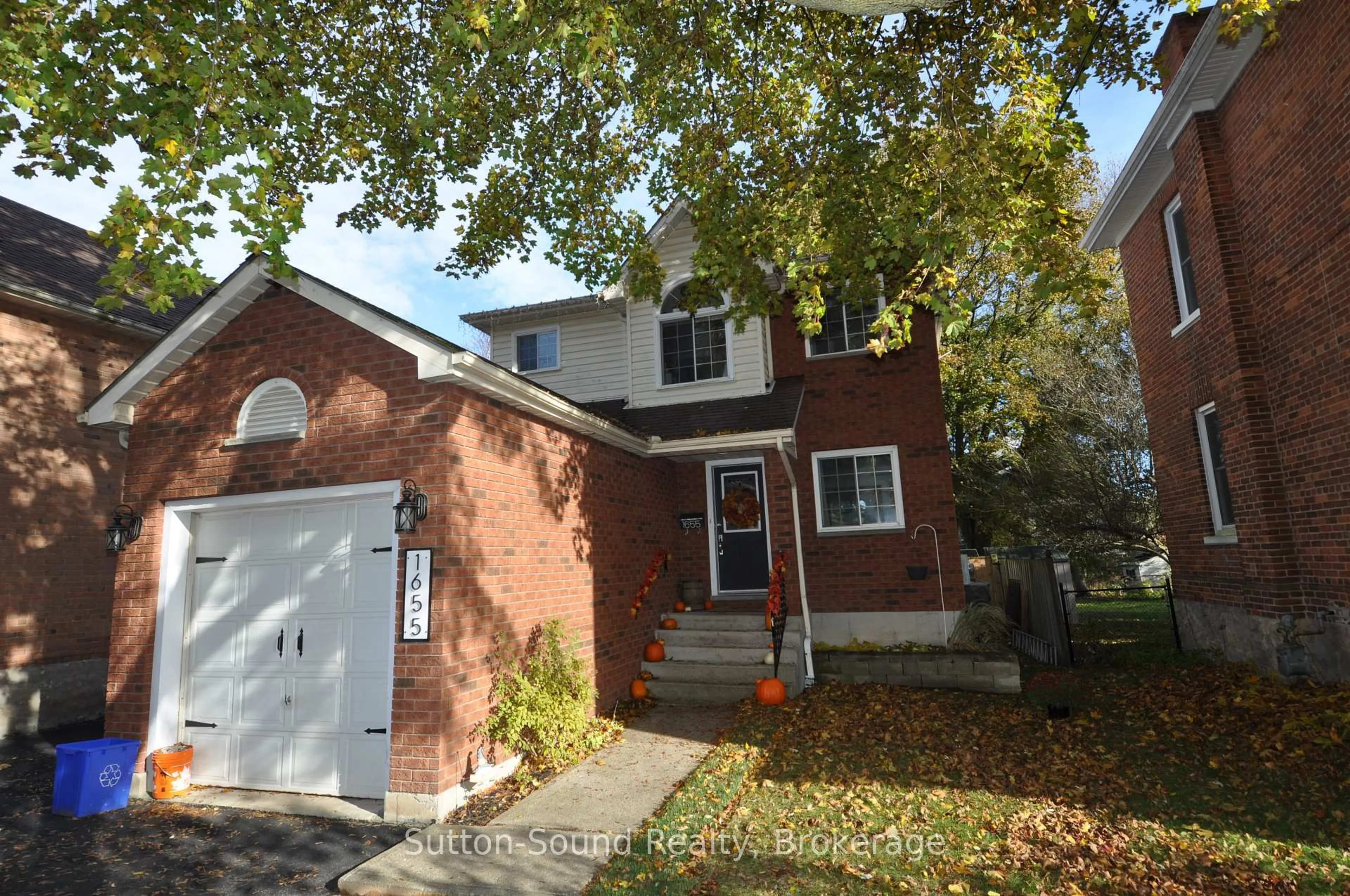 Home with brick exterior material, street for 1655 4th Ave, Owen Sound Ontario N4K 4X5