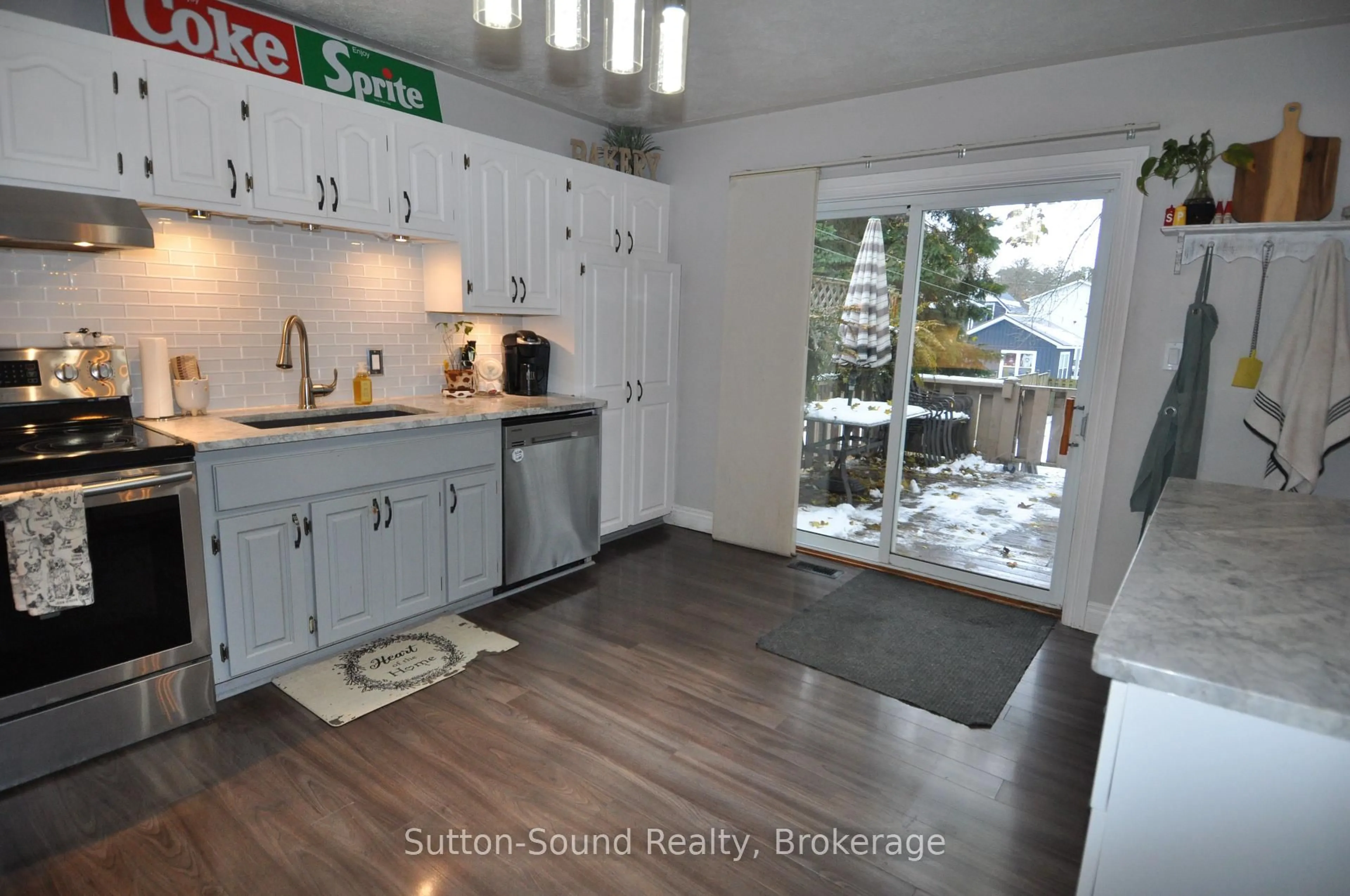 Open concept kitchen, unknown for 1655 4th Ave, Owen Sound Ontario N4K 4X5