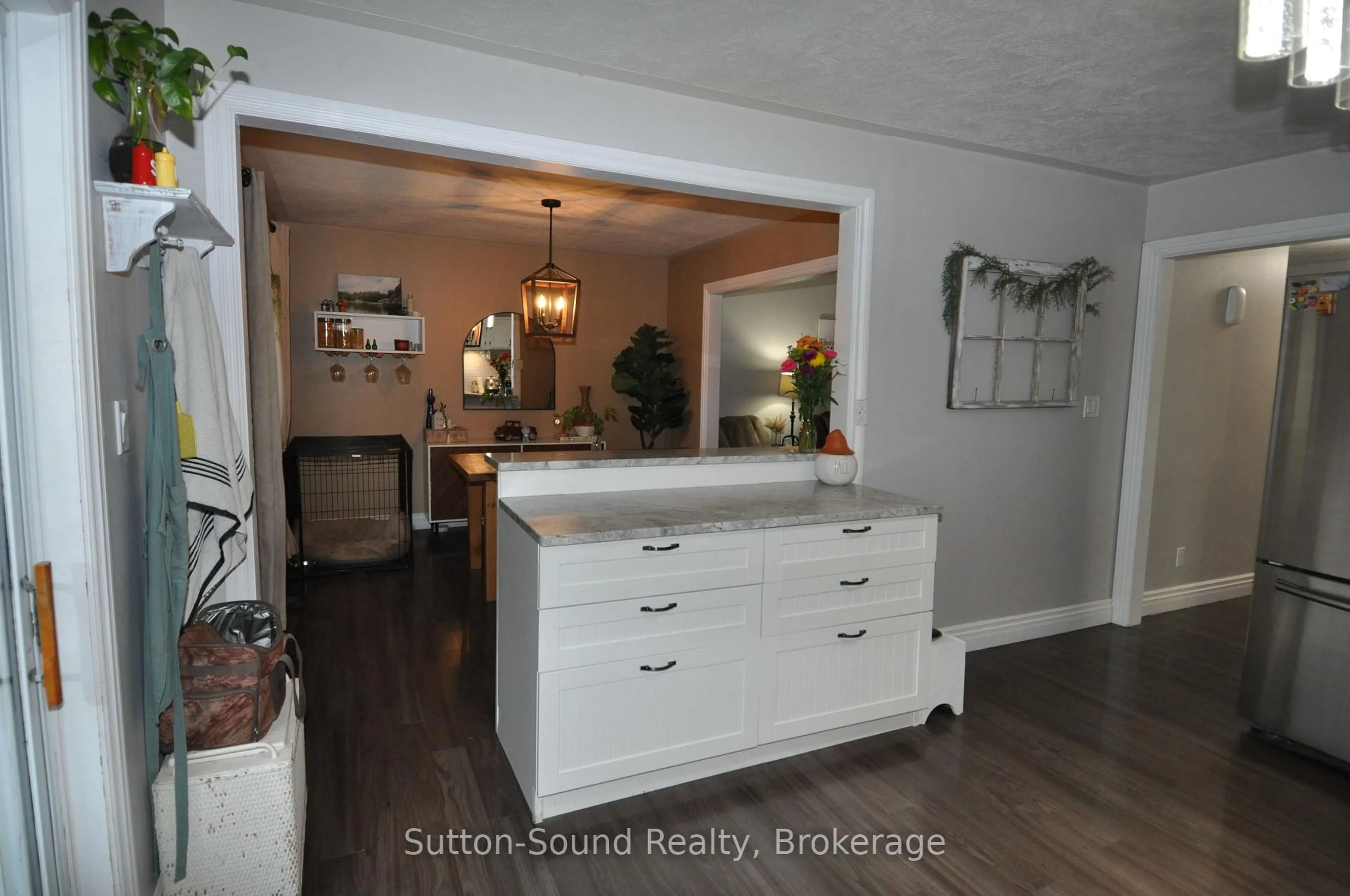 Open concept kitchen, unknown for 1655 4th Ave, Owen Sound Ontario N4K 4X5