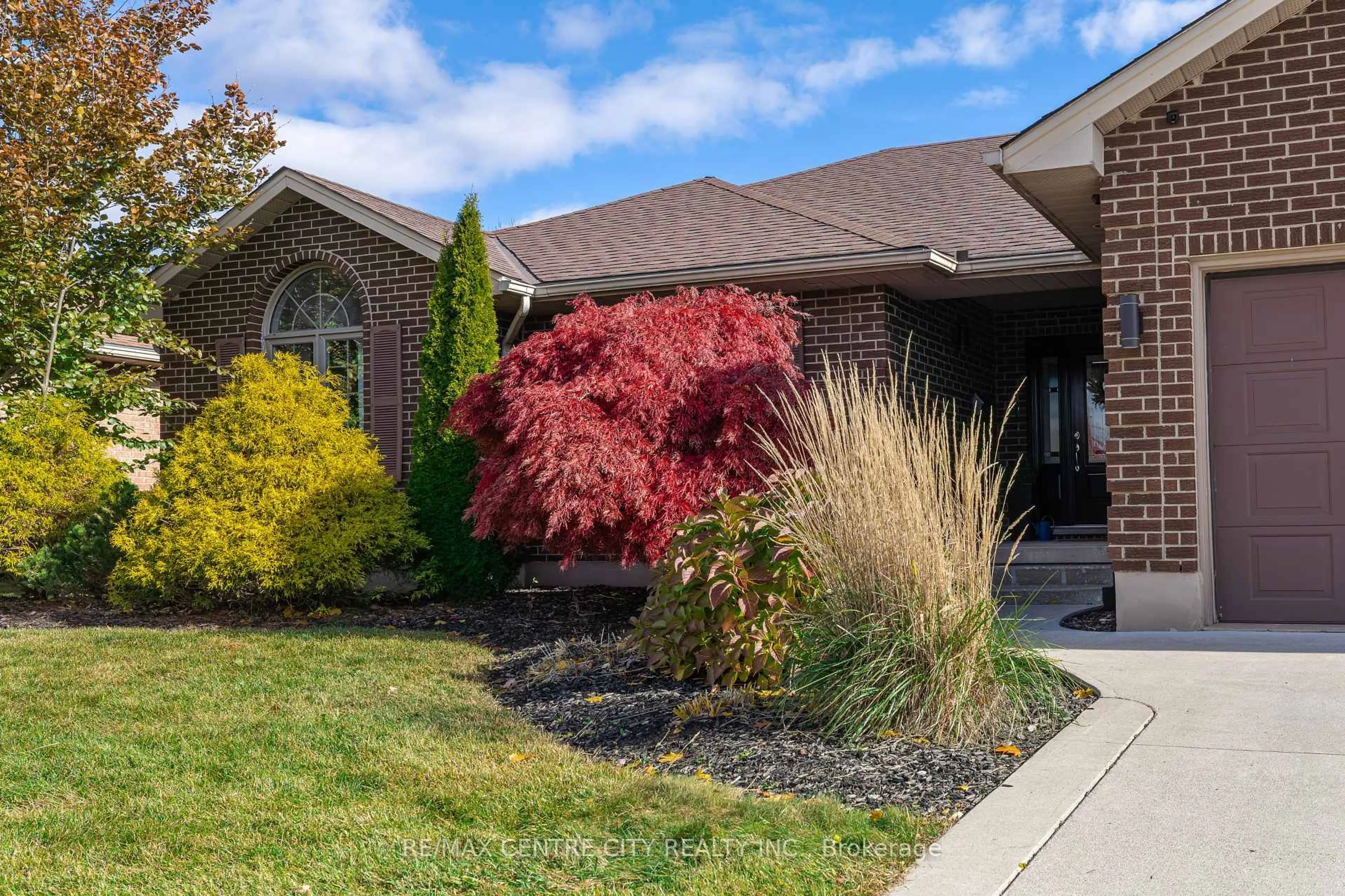 Home with brick exterior material, street for 19 Daugherty Dr, St. Thomas Ontario N5R 4W4