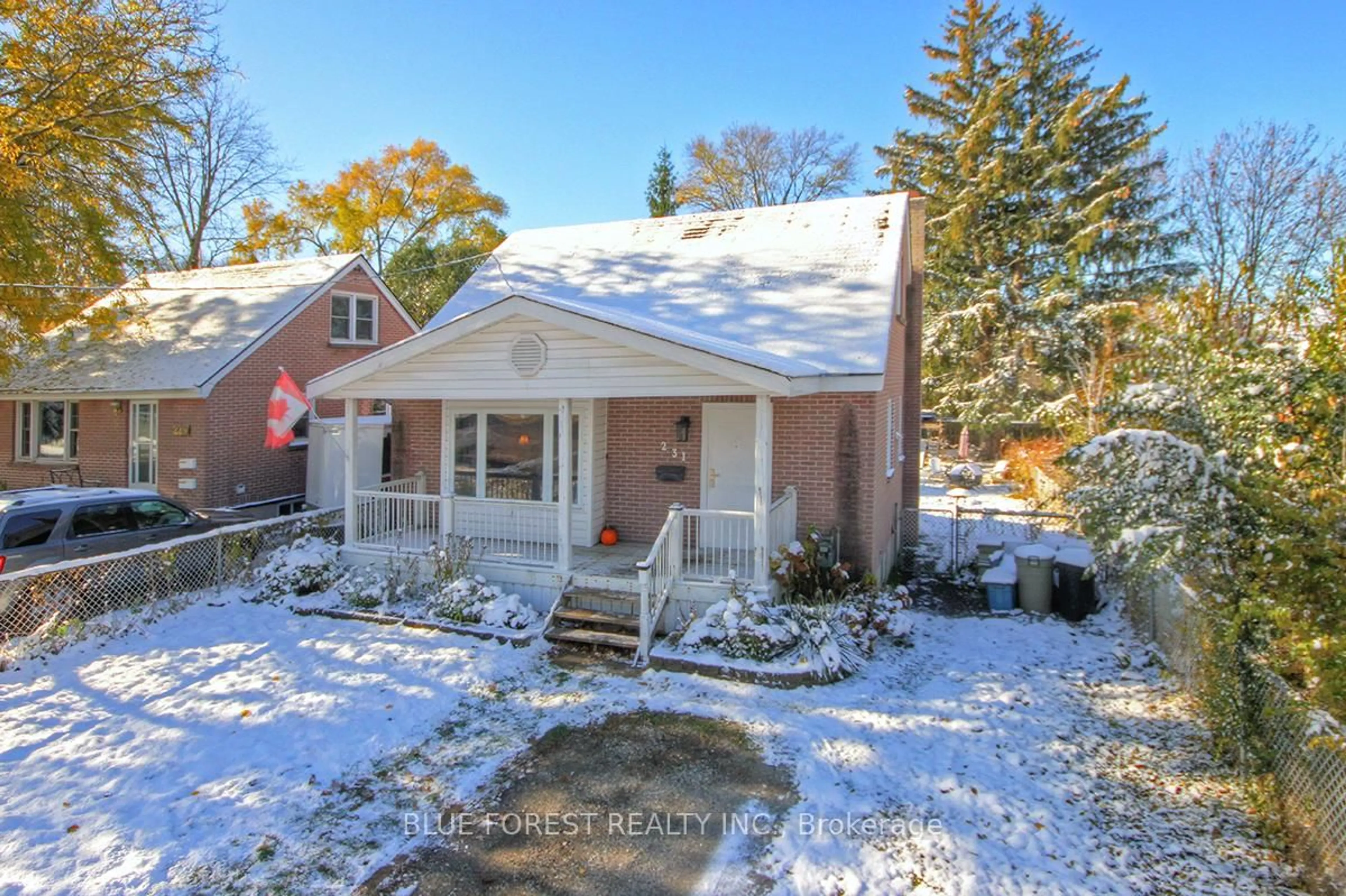 A pic from outside/outdoor area/front of a property/back of a property/a pic from drone, street for 231 Taylor St, London East Ontario N5Y 2J6