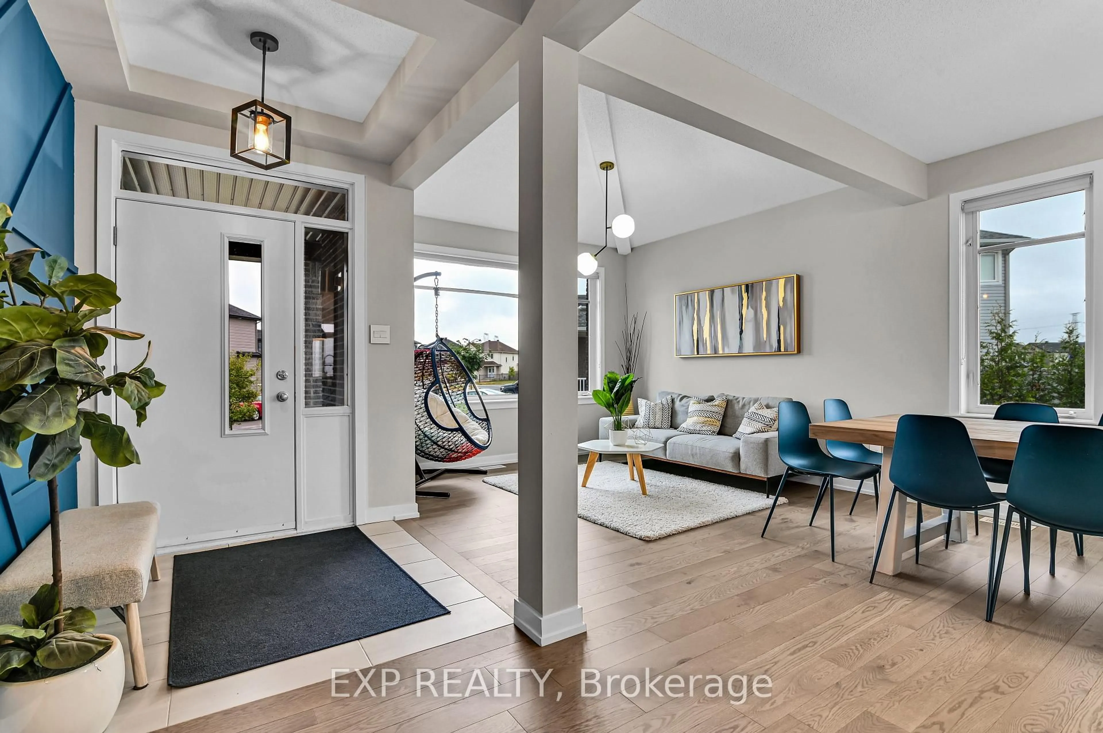 Indoor entryway for 364 Gloaming Cres, Ottawa Ontario K2S 1B6