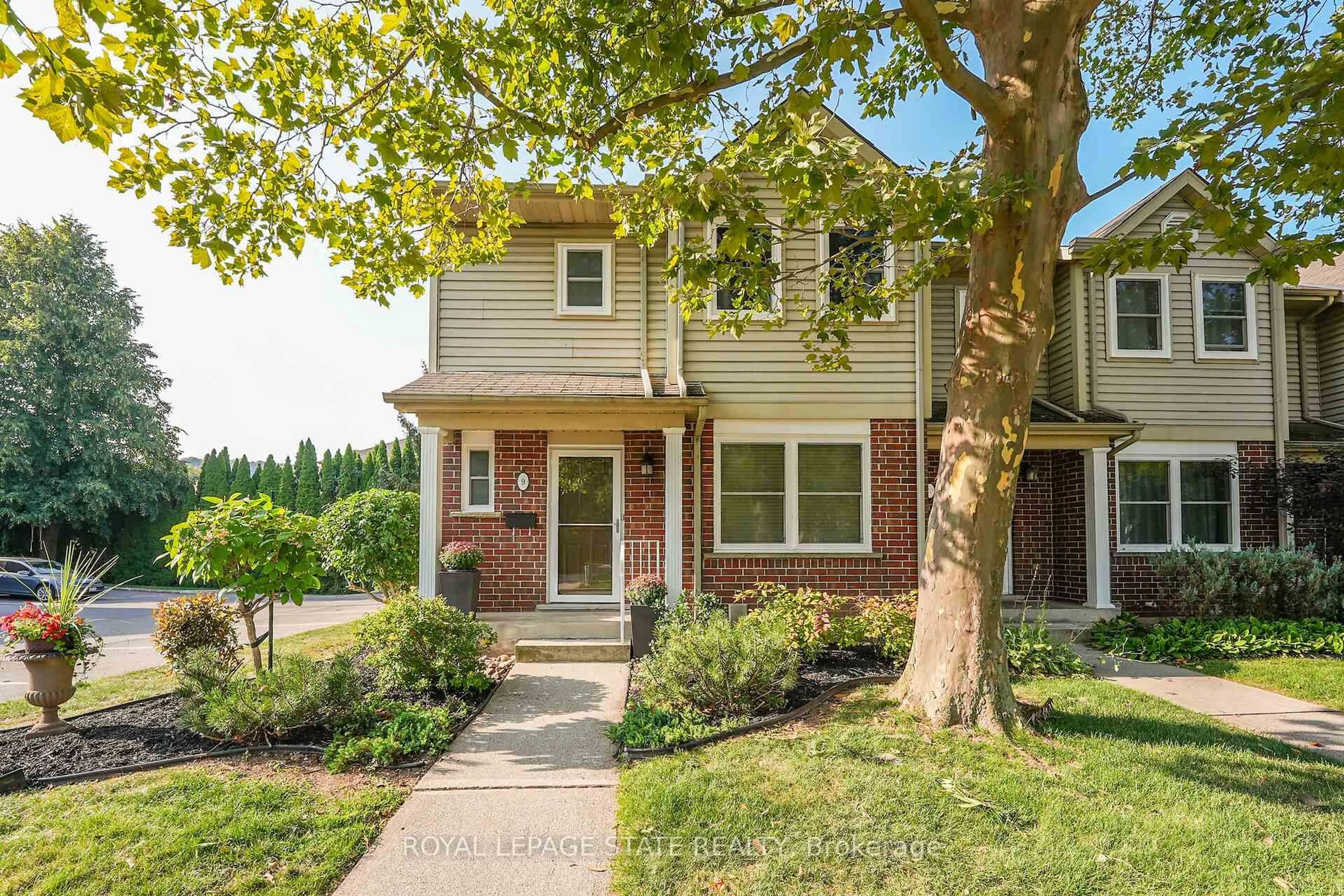 Home with brick exterior material, street for 55 Kerman Ave #9, Grimsby Ontario L3M 5G1