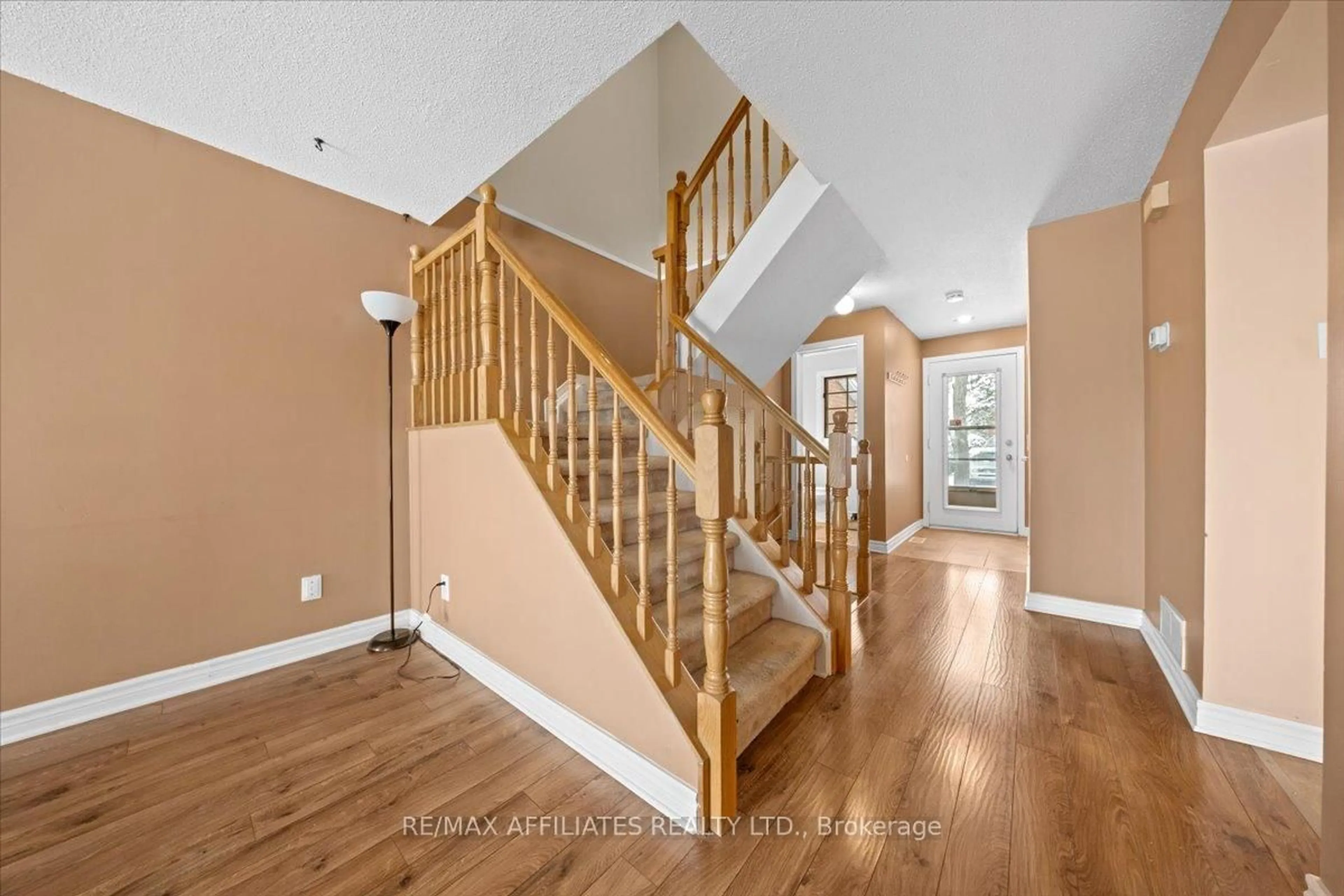 Unknown for 1938 Ashmont St, Ottawa Ontario K1C 7B9