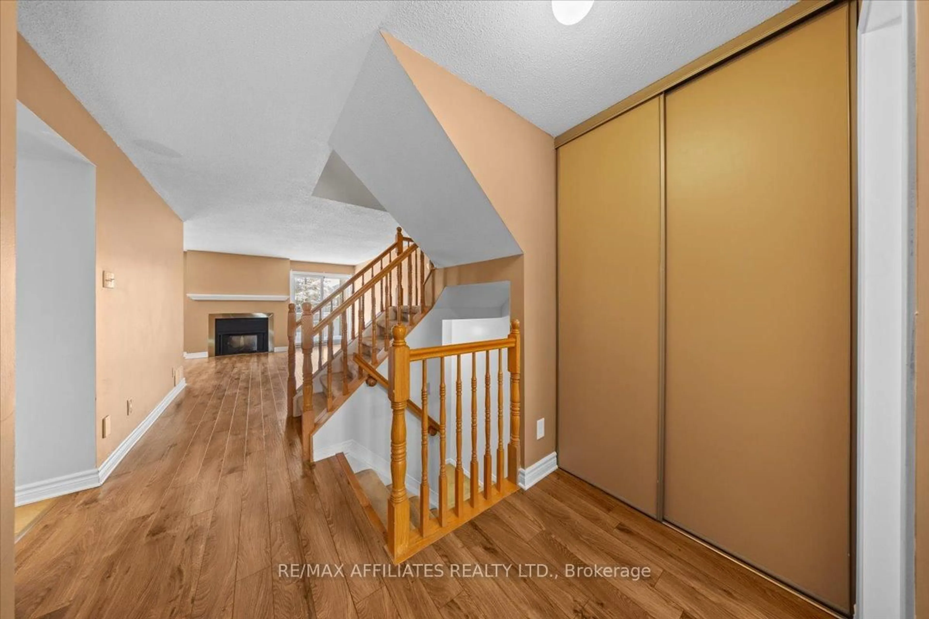 Unknown for 1938 Ashmont St, Ottawa Ontario K1C 7B9