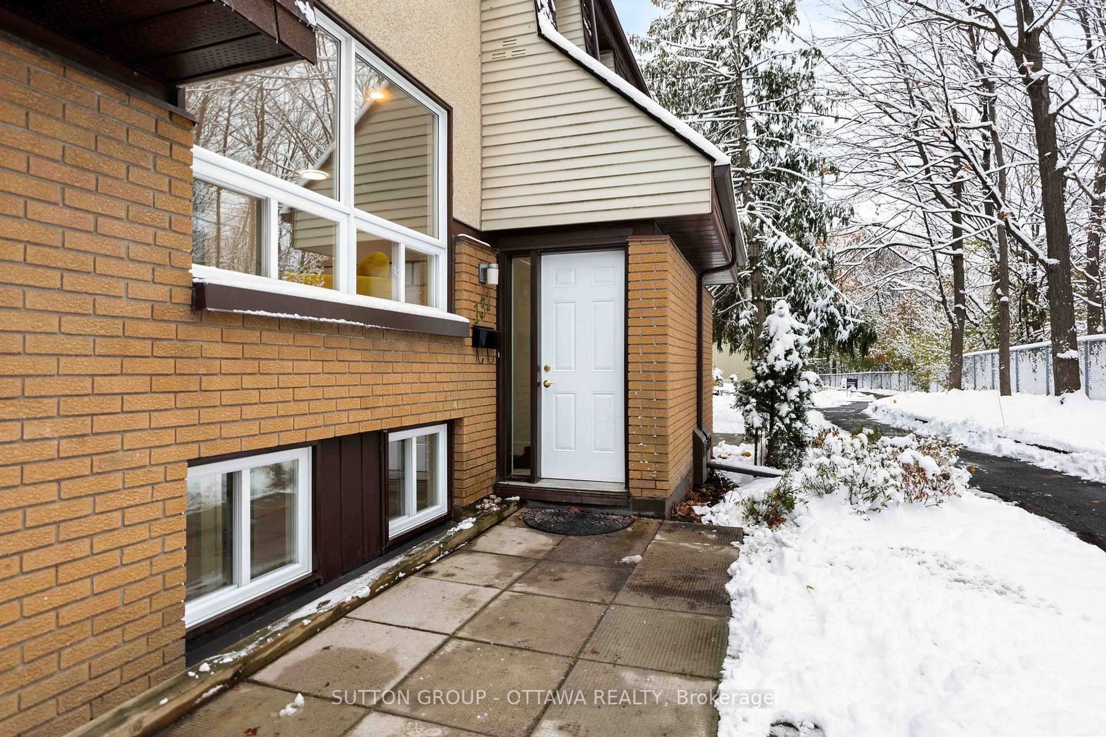 Unknown for 131 RENOVA Ave, Ottawa Ontario K1G 4C7