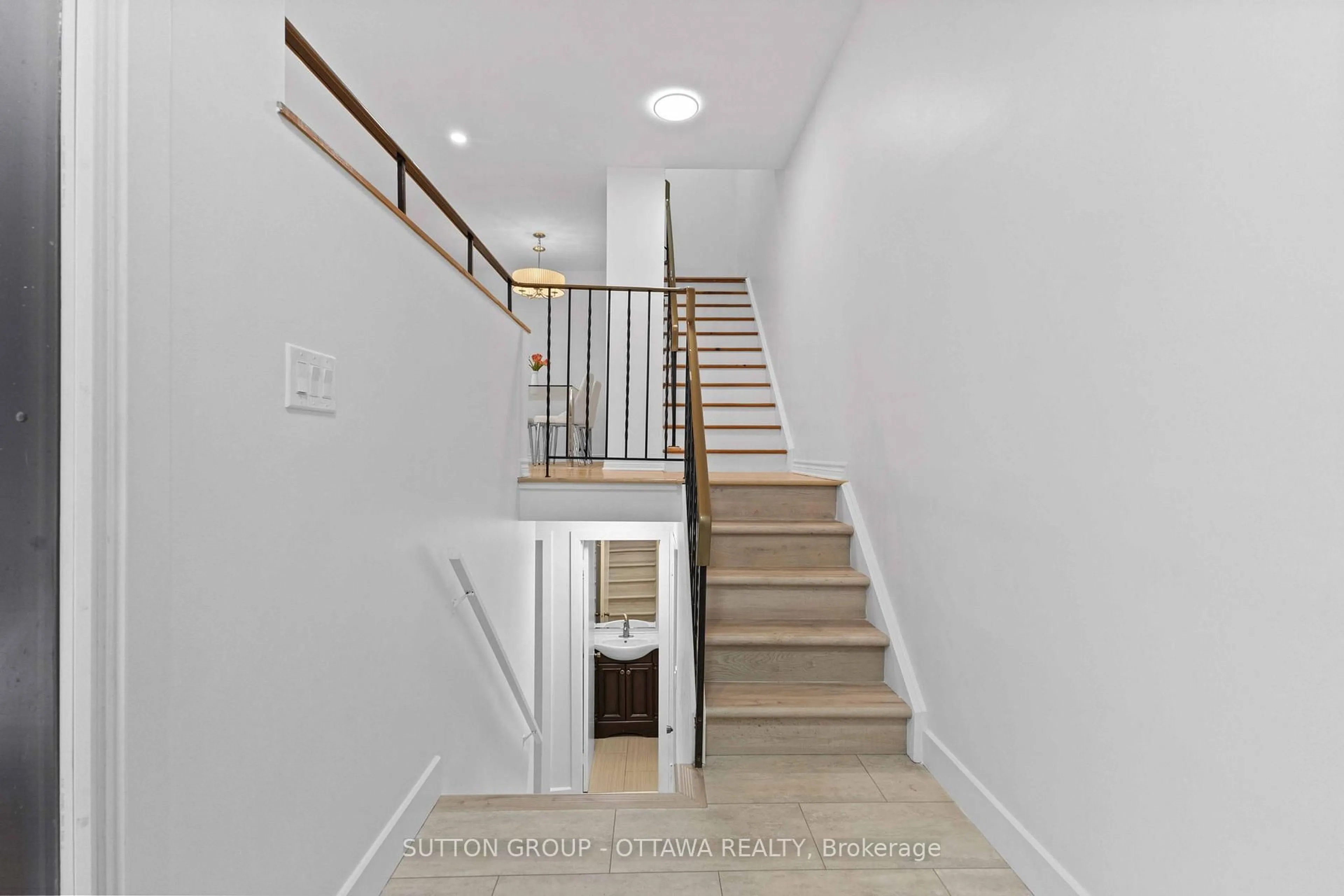 Stairs for 131 RENOVA Ave, Ottawa Ontario K1G 4C7
