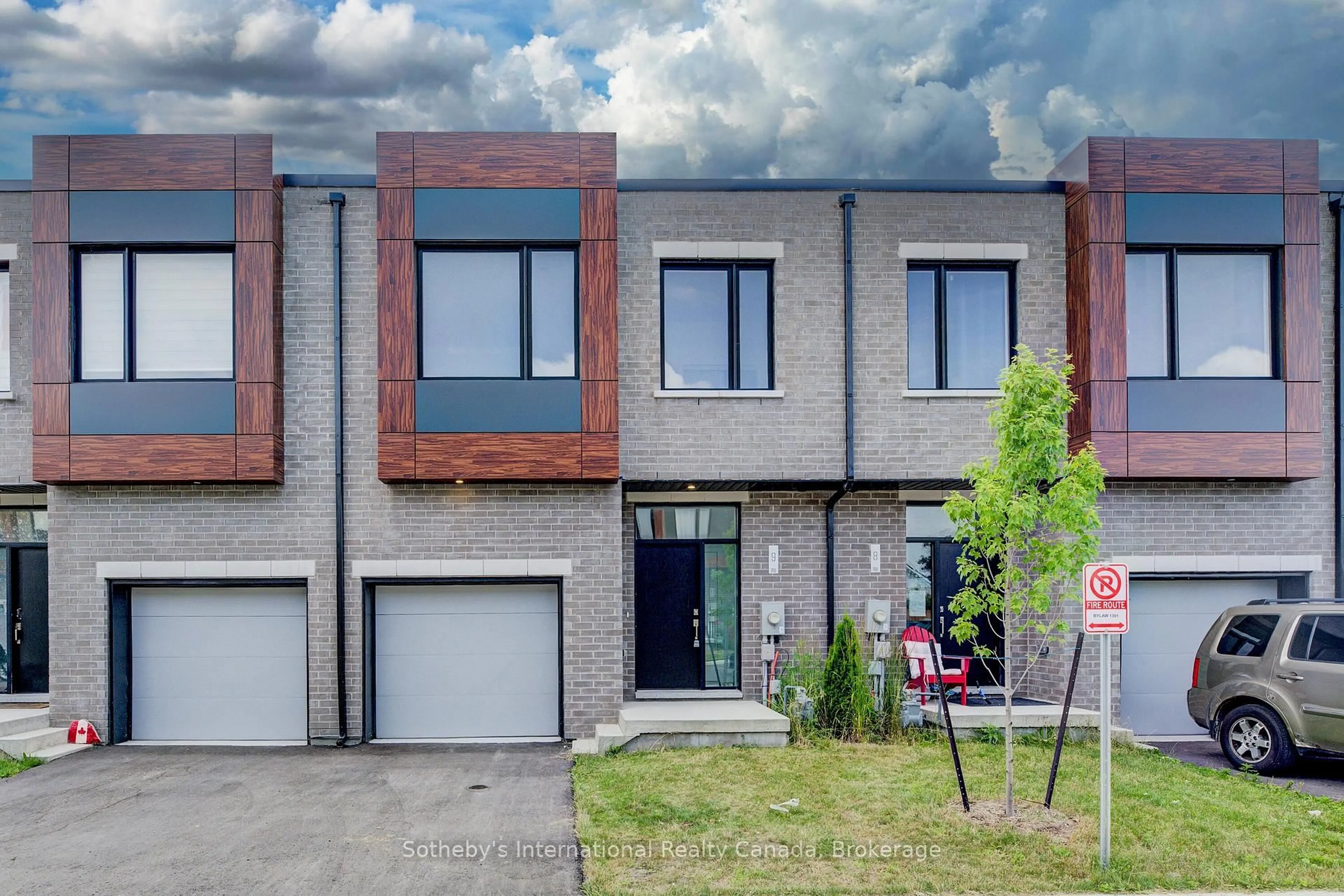 Home with brick exterior material, street for 416 Dundas St #9, Cambridge Ontario N1R 8H7