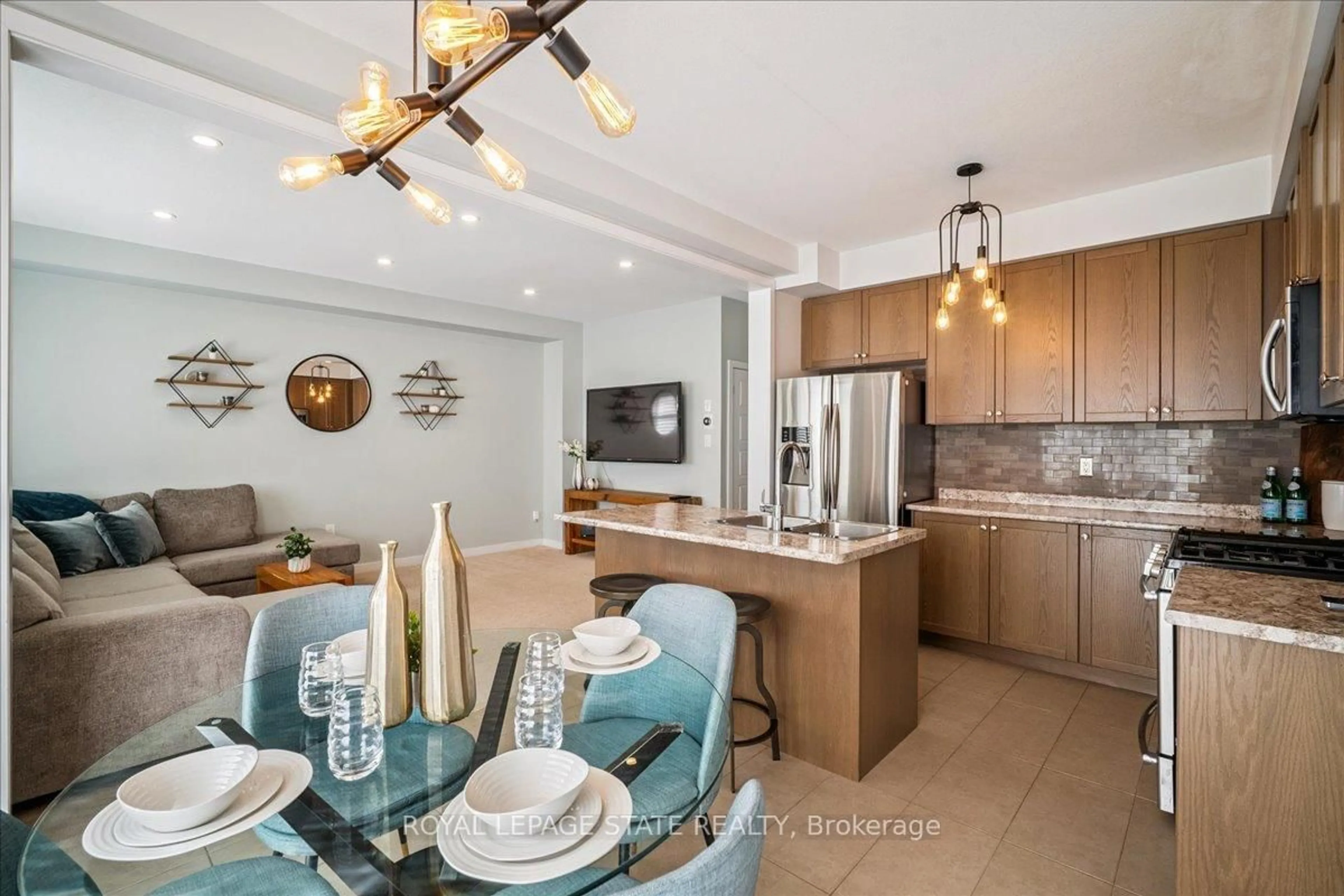 Open concept kitchen, ceramic/tile floor for 19 Prestwick St, Hamilton Ontario L8J 0K6