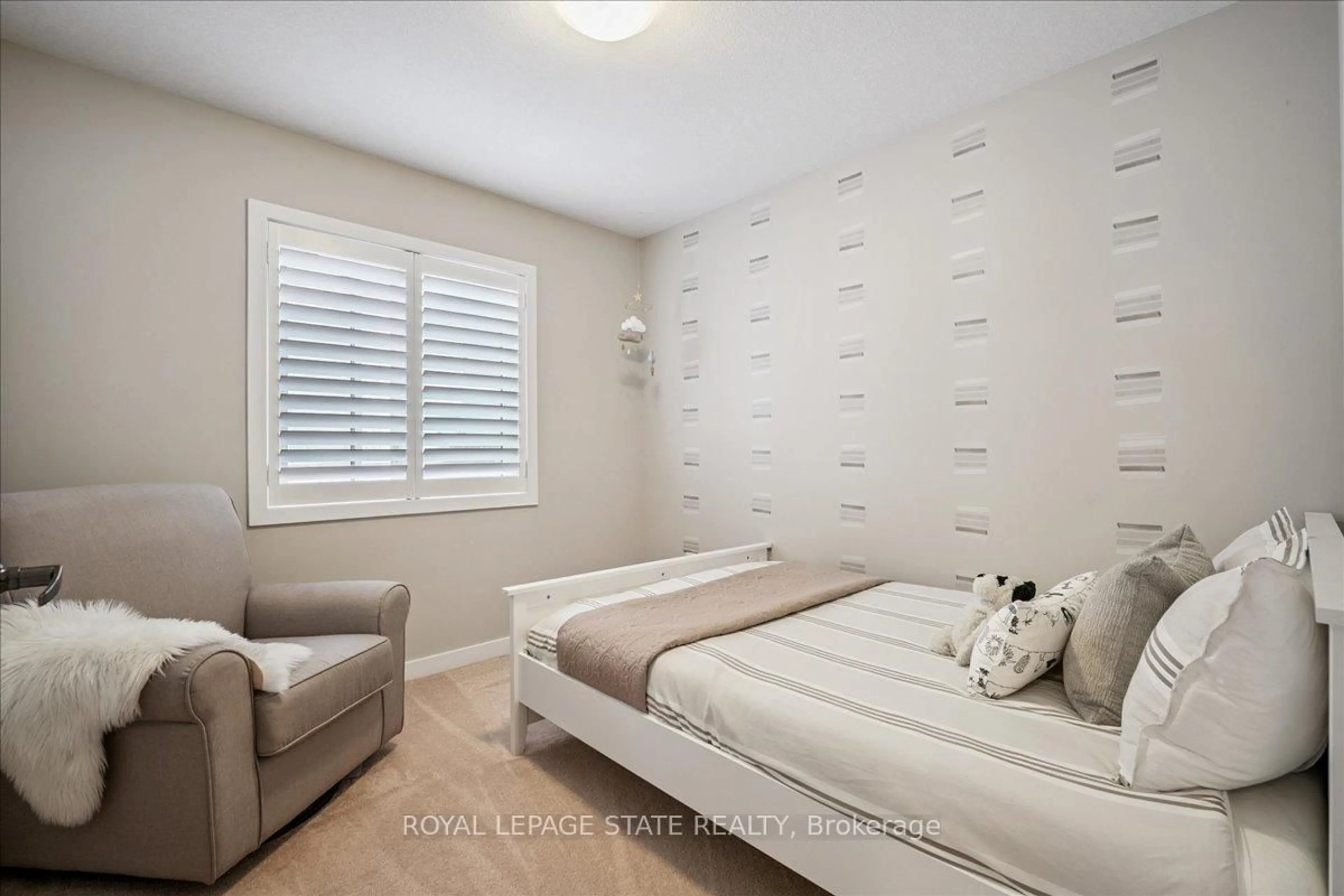 Bedroom with bed, unknown for 19 Prestwick St, Hamilton Ontario L8J 0K6