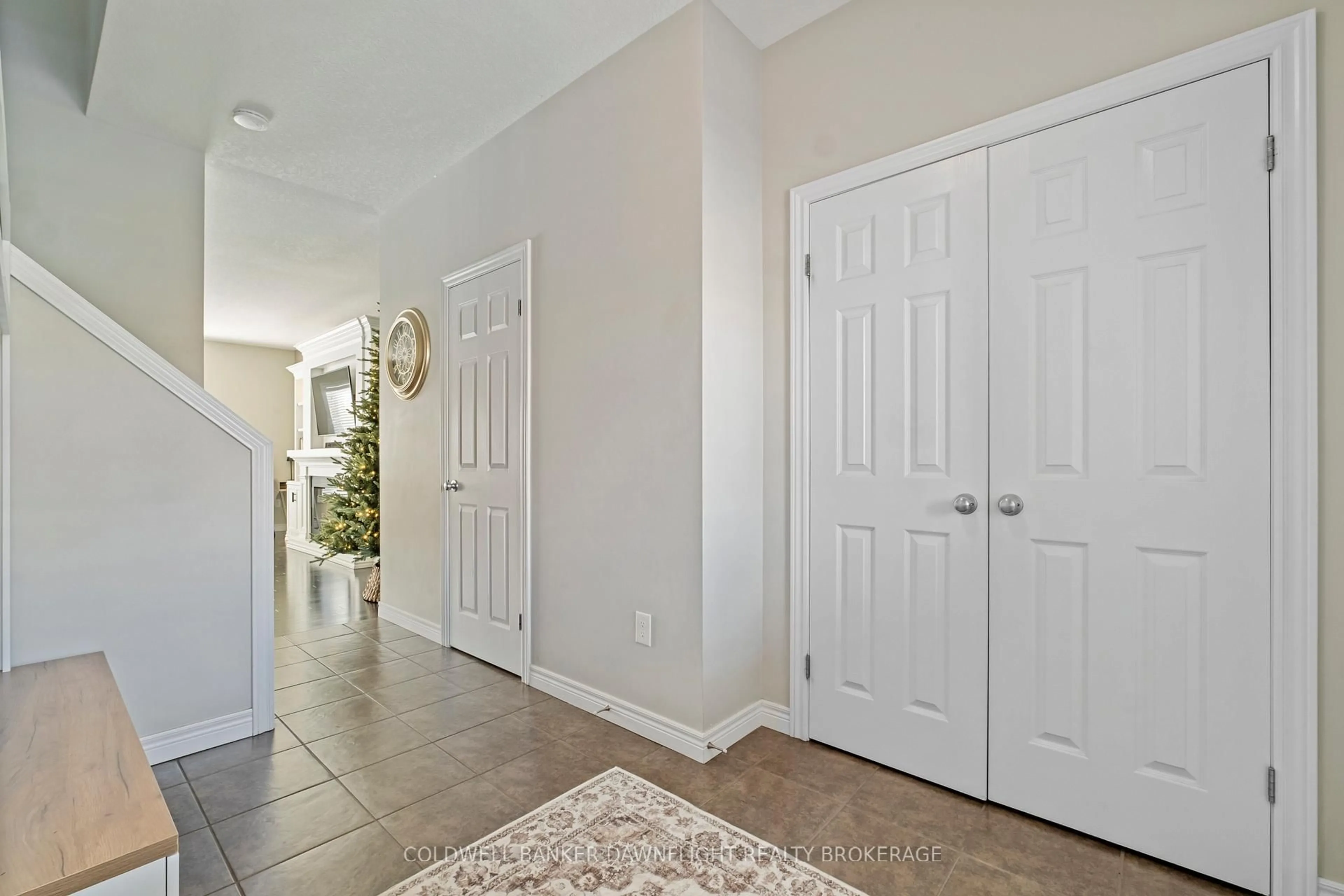 Indoor entryway for 447 Blackacres Blvd, London North Ontario N6G 0J2