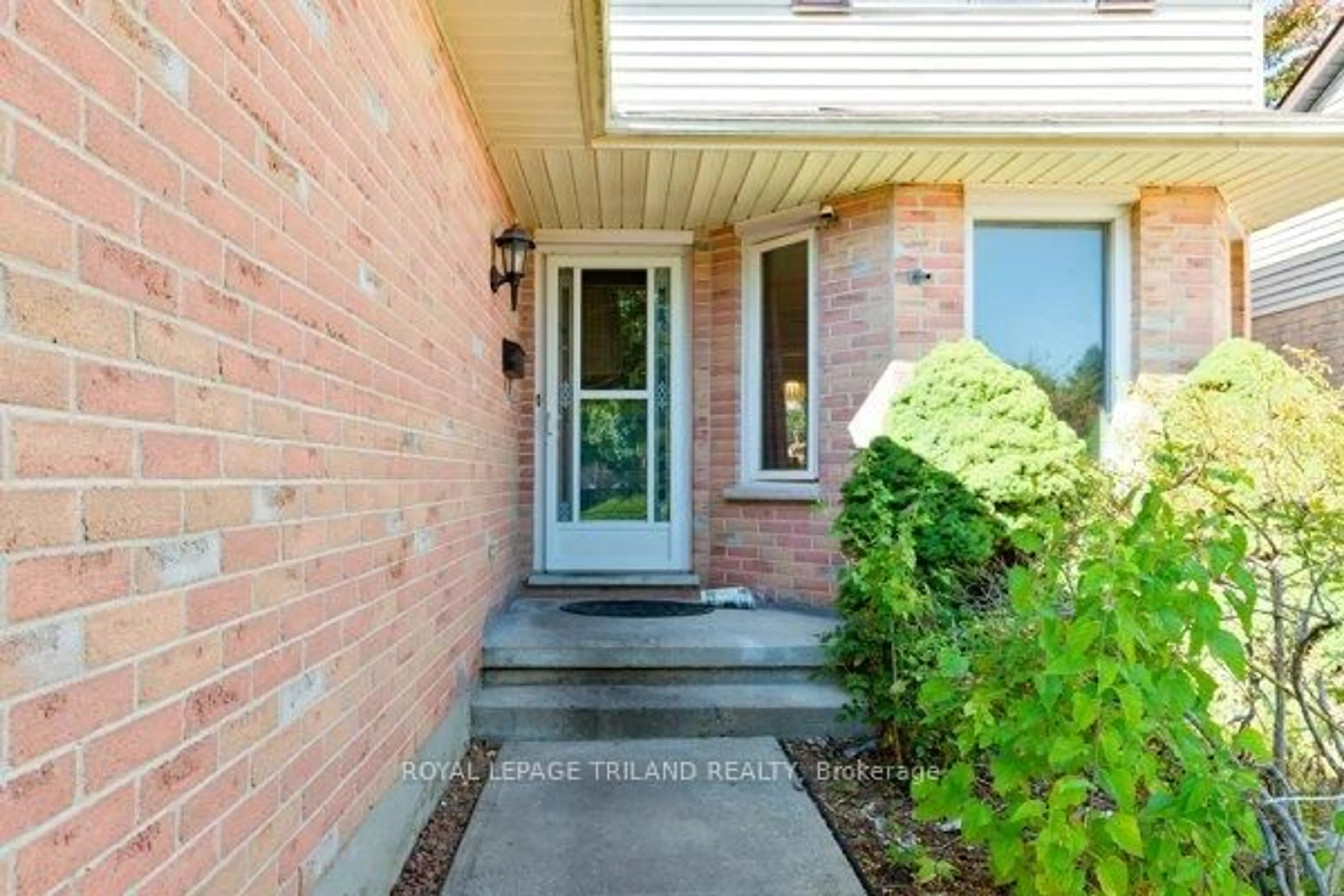Unknown for 26 Redwood Lane, London East Ontario N5V 4C4