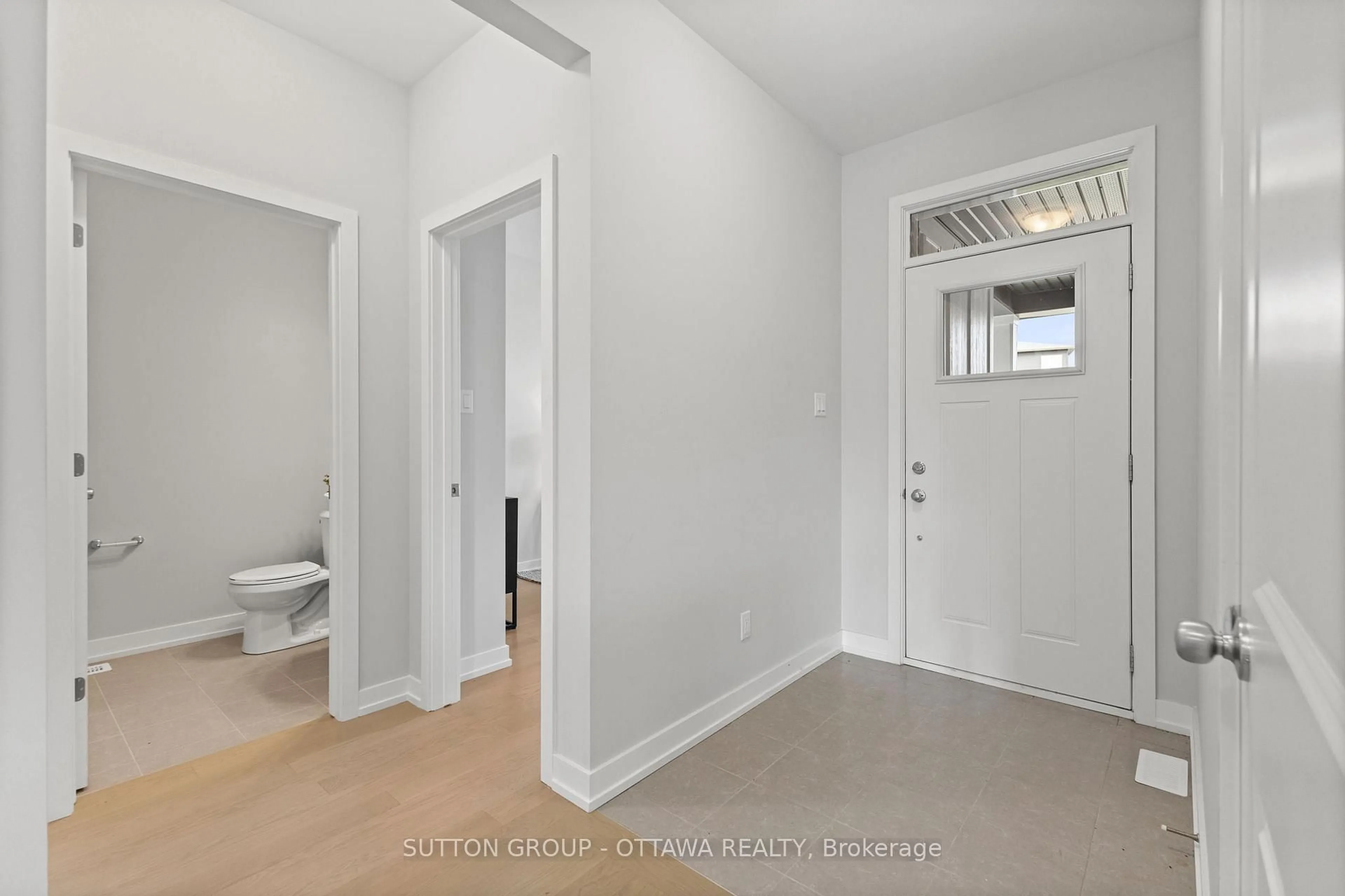 Indoor entryway for 1199 BRONZE Ave, Clarence-Rockland Ontario K4K 0M9