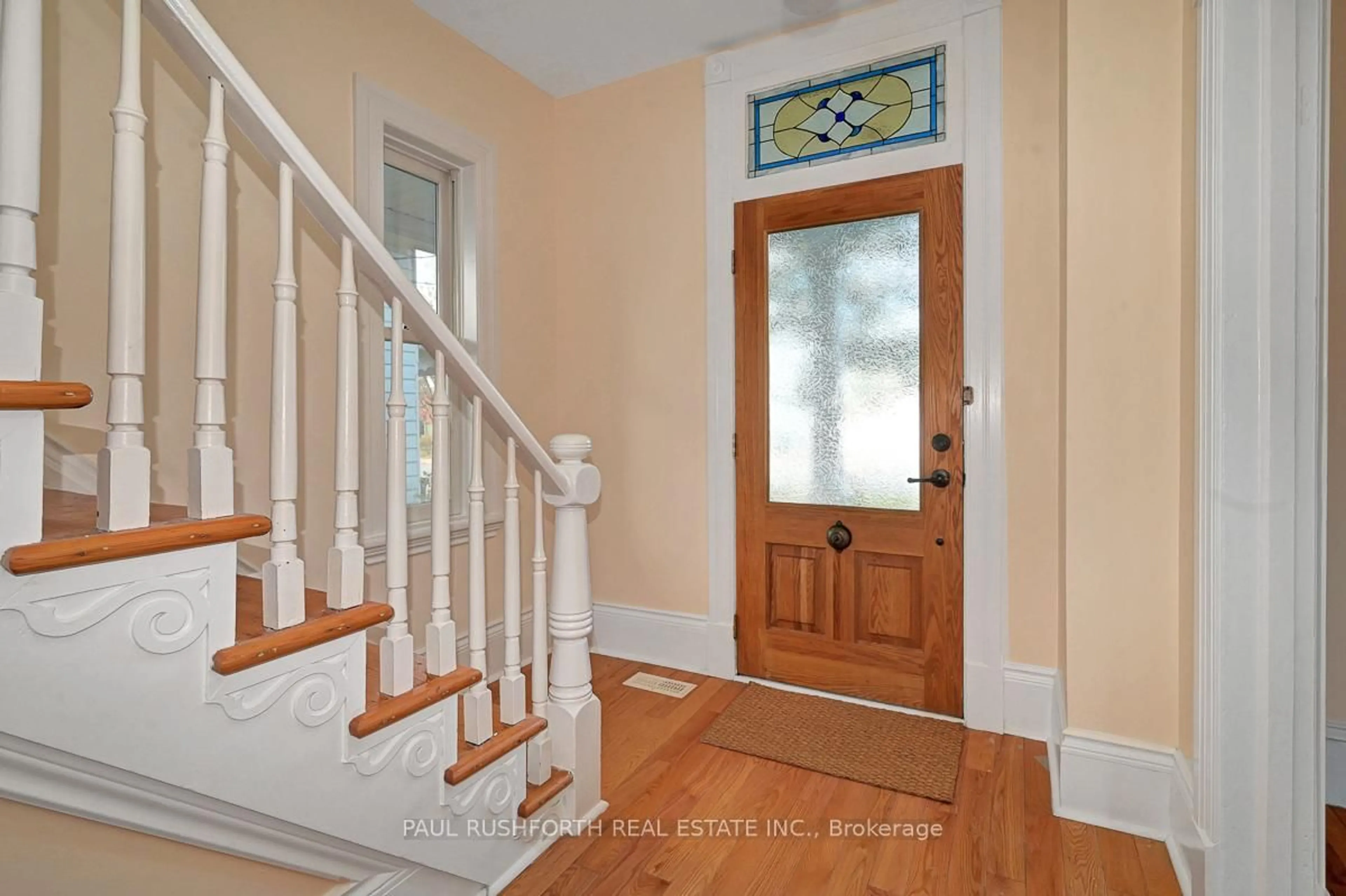 Indoor entryway for 88 Owen St, Lanark Ontario K0G 1K0