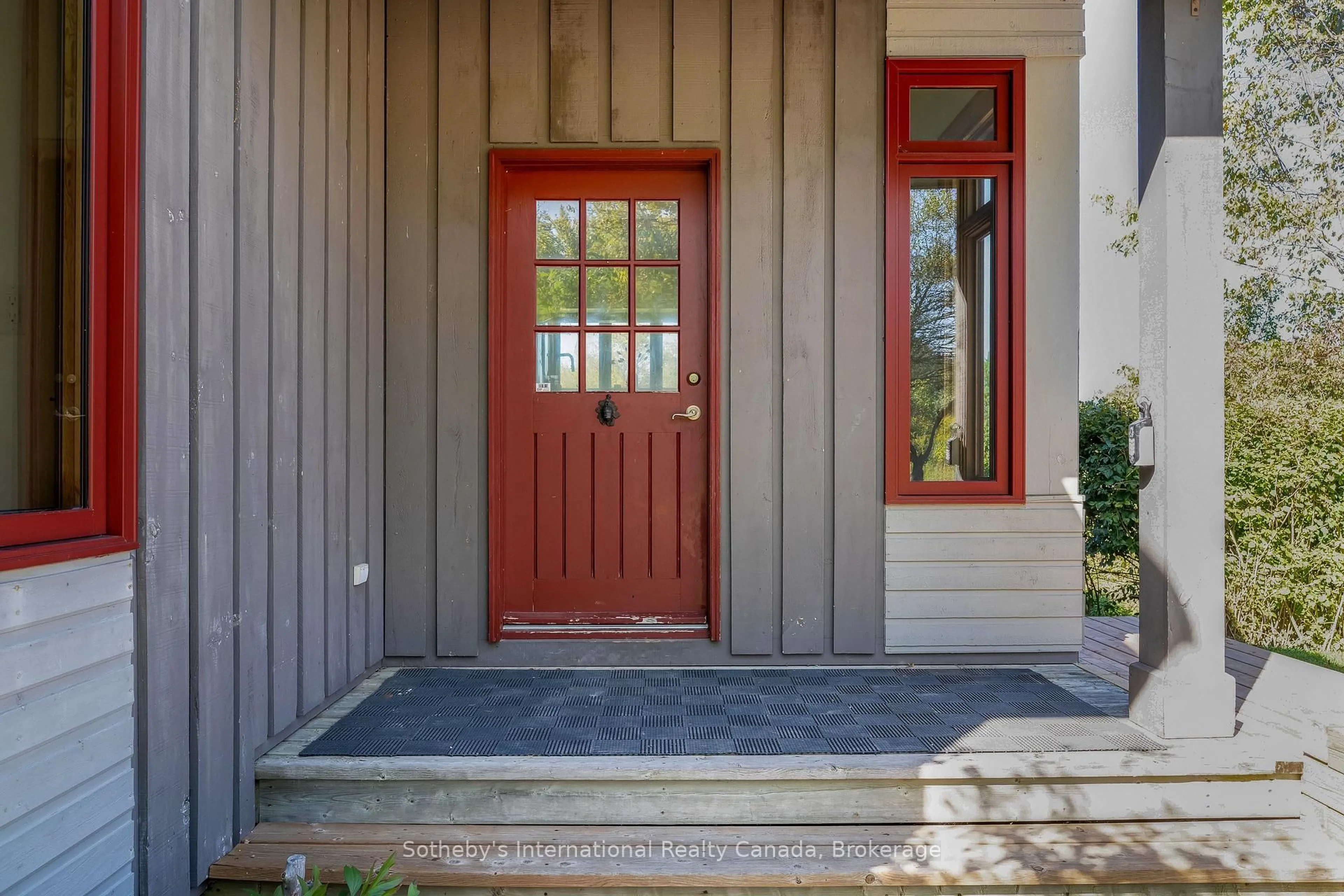Indoor entryway for 797462 East Back Line, Chatsworth Ontario N0H 1G0