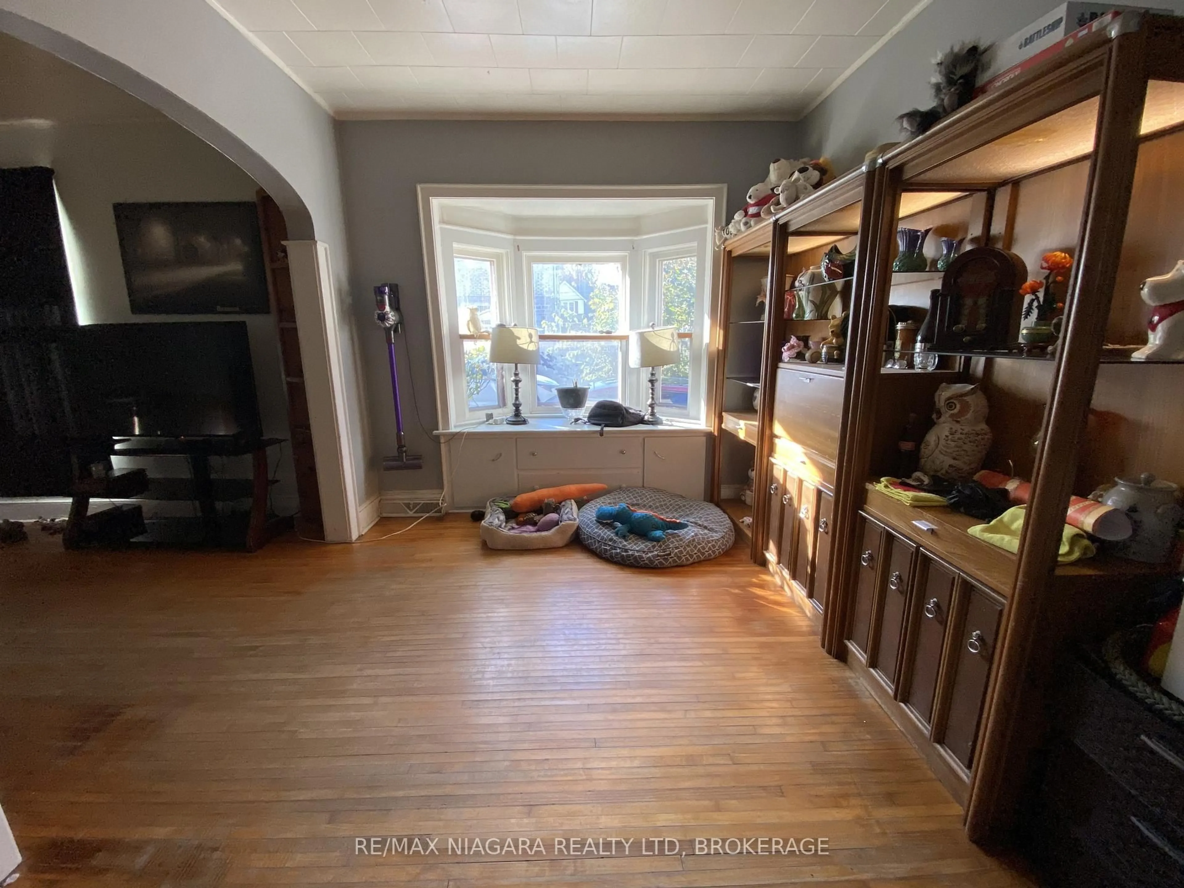 A pic of a room for 84 Waterloo St, Fort Erie Ontario L2A 3J7