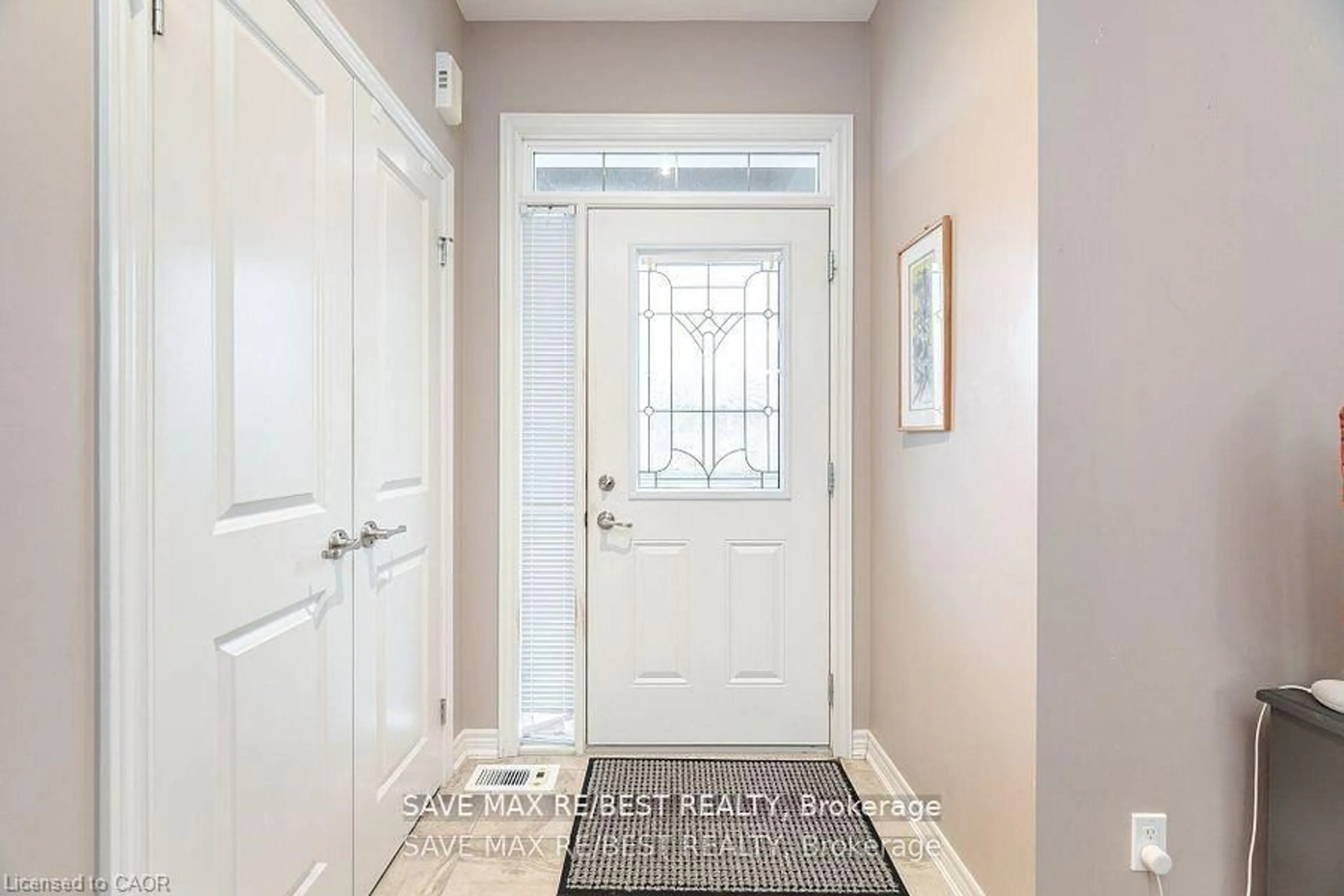 Indoor entryway for 7 Glory Hill Rd, St. Catharines Ontario L2P 0C7