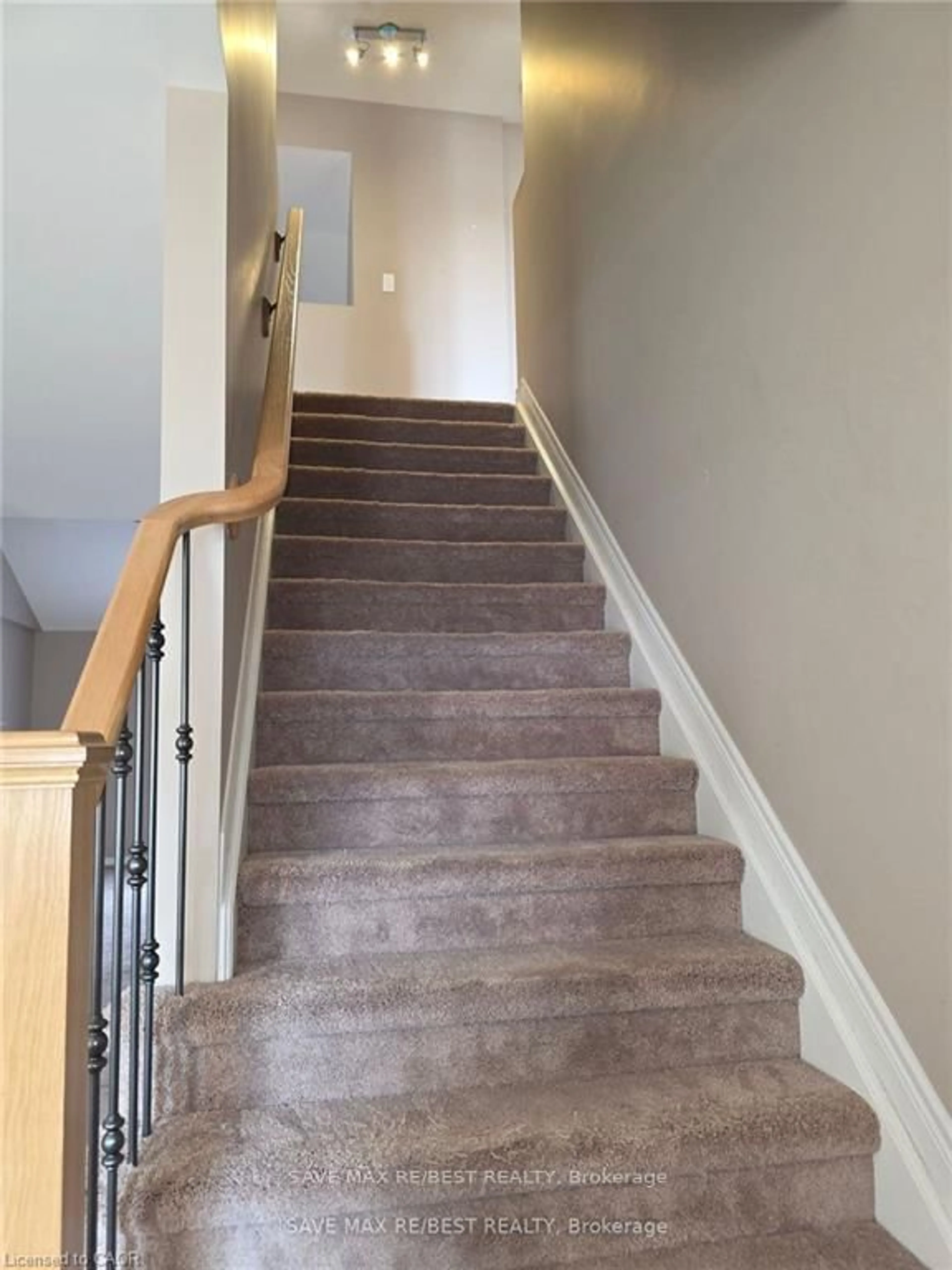 Stairs for 7 Glory Hill Rd, St. Catharines Ontario L2P 0C7