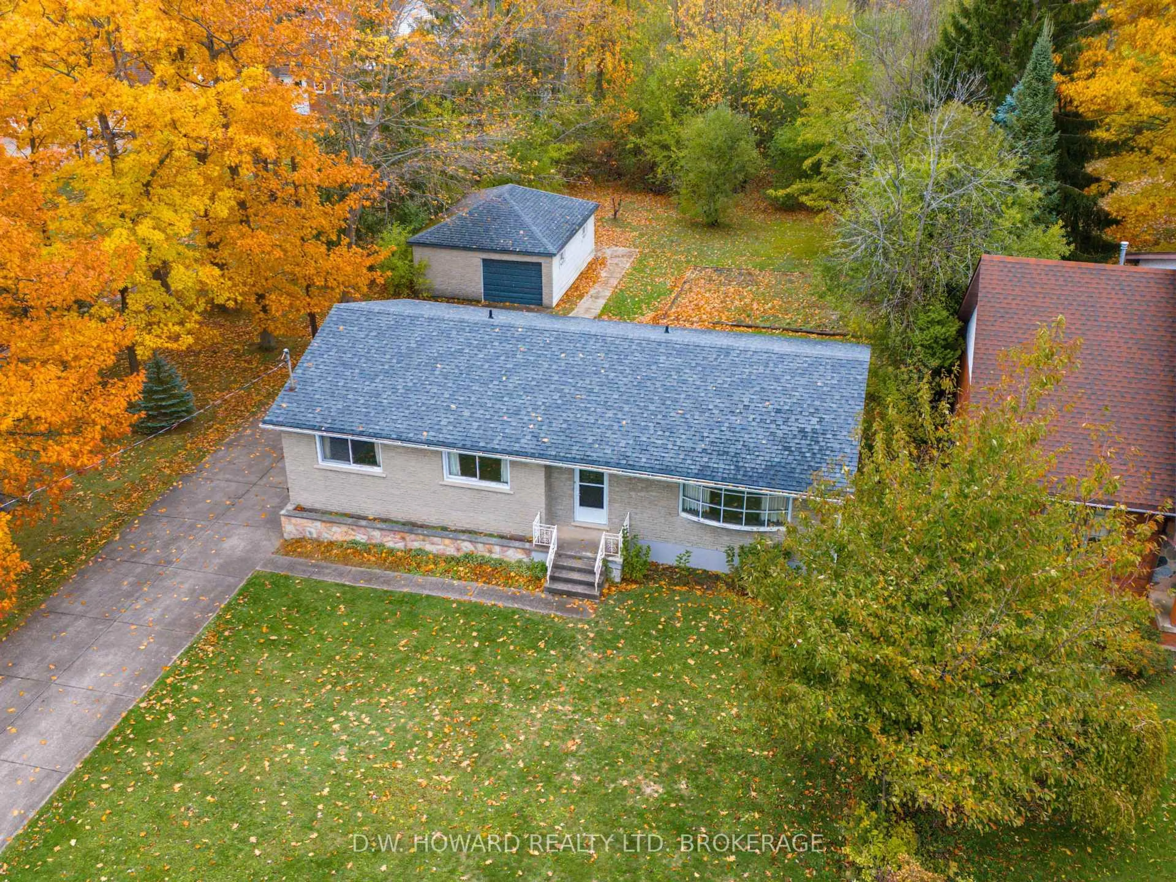 A pic from outside/outdoor area/front of a property/back of a property/a pic from drone, unknown for 73 Drummond Cres, Fort Erie Ontario L2A 1L4