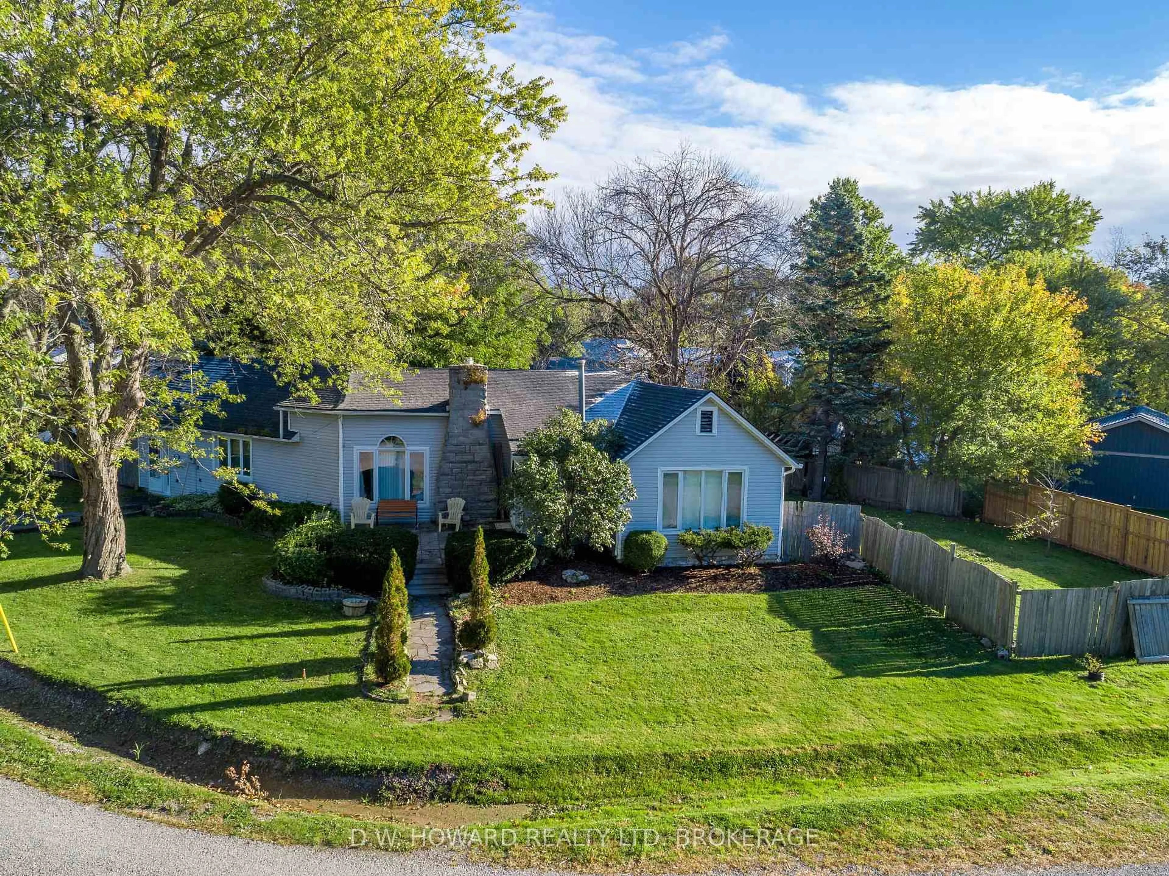 A pic from outside/outdoor area/front of a property/back of a property/a pic from drone, street for 270 Cherry Hill Blvd, Fort Erie Ontario L0S 1B0