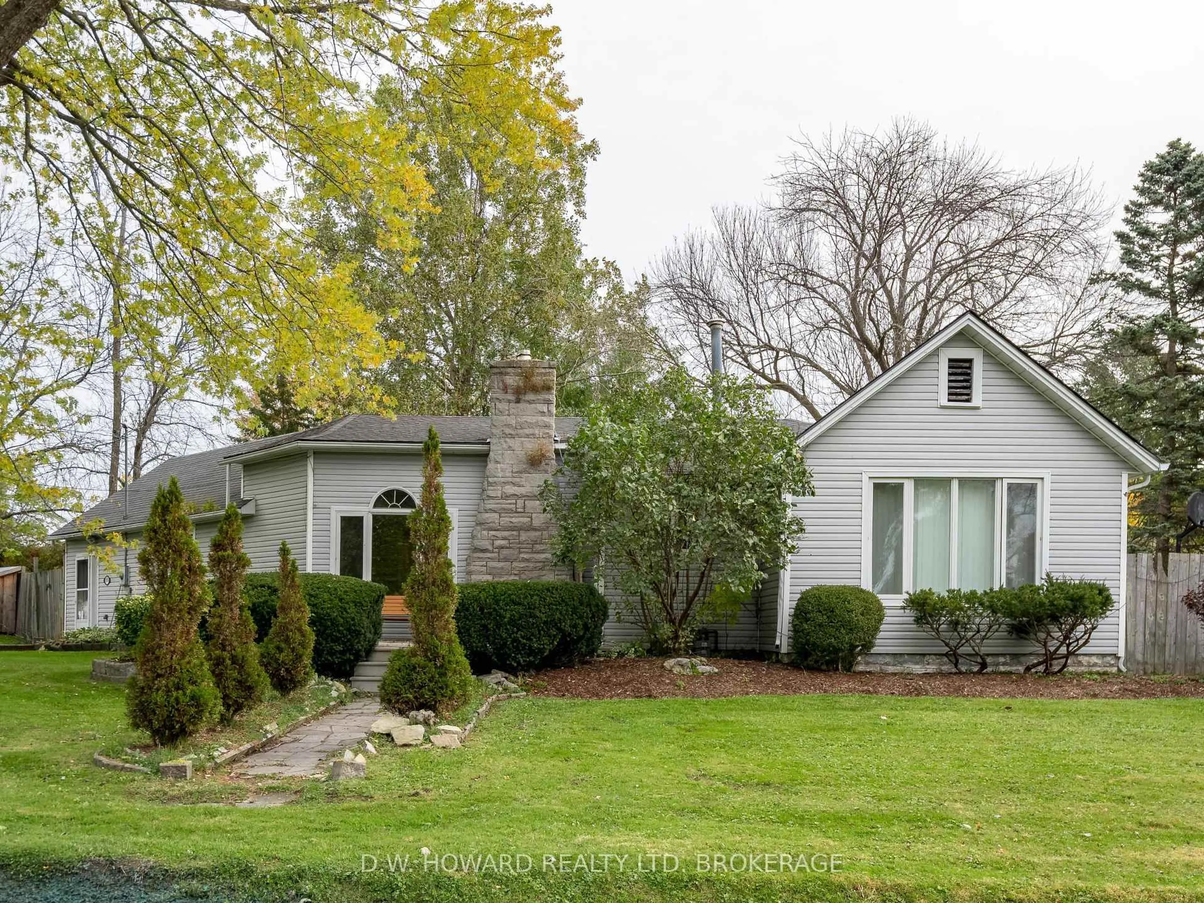 Home with vinyl exterior material, street for 270 Cherry Hill Blvd, Fort Erie Ontario L0S 1B0