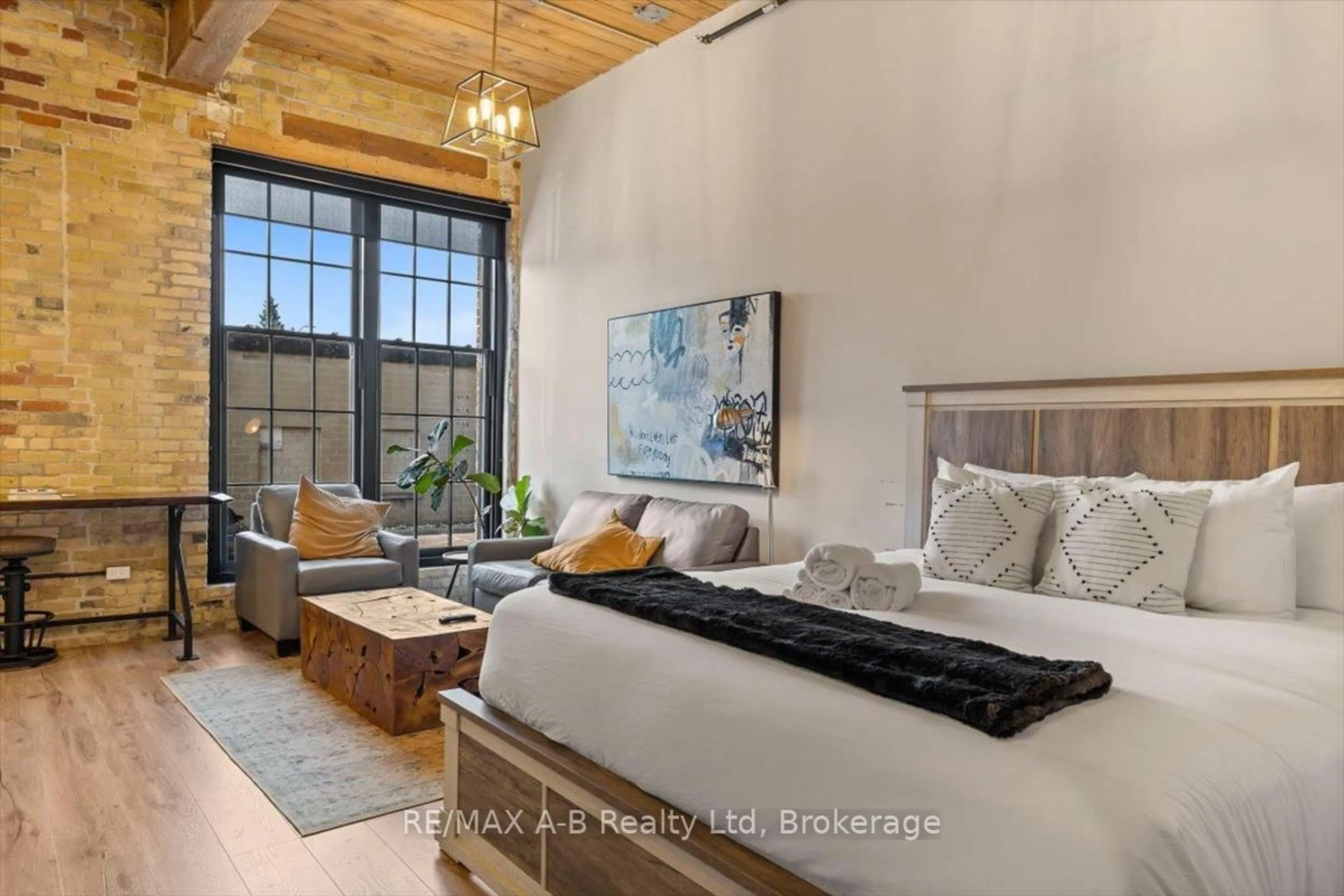 Unknown for 245 DOWNIE St #112, Stratford Ontario N5A 1X2