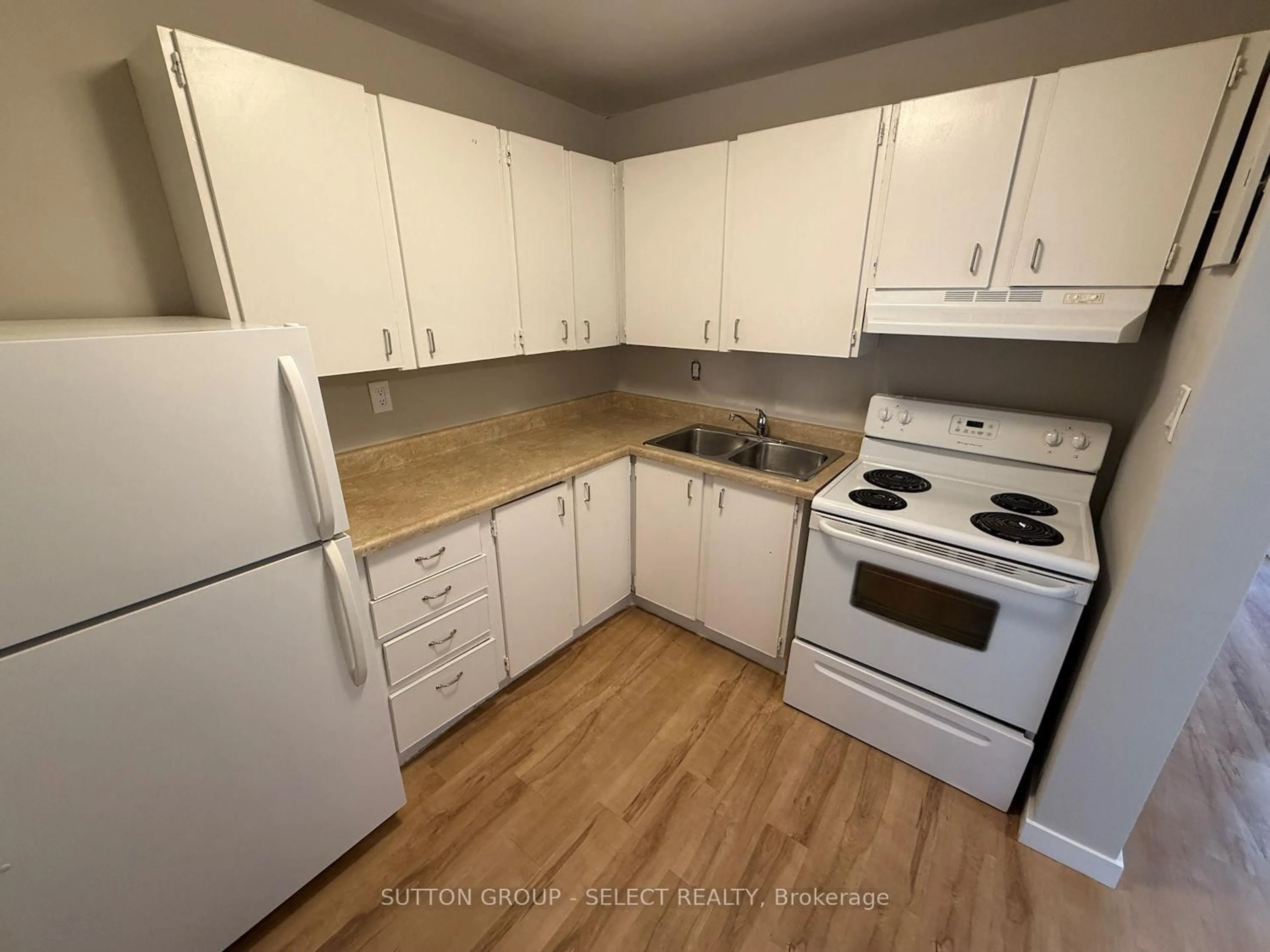 Standard kitchen, unknown for 573 Mornington Ave #1107, London East Ontario N5Y 4T9