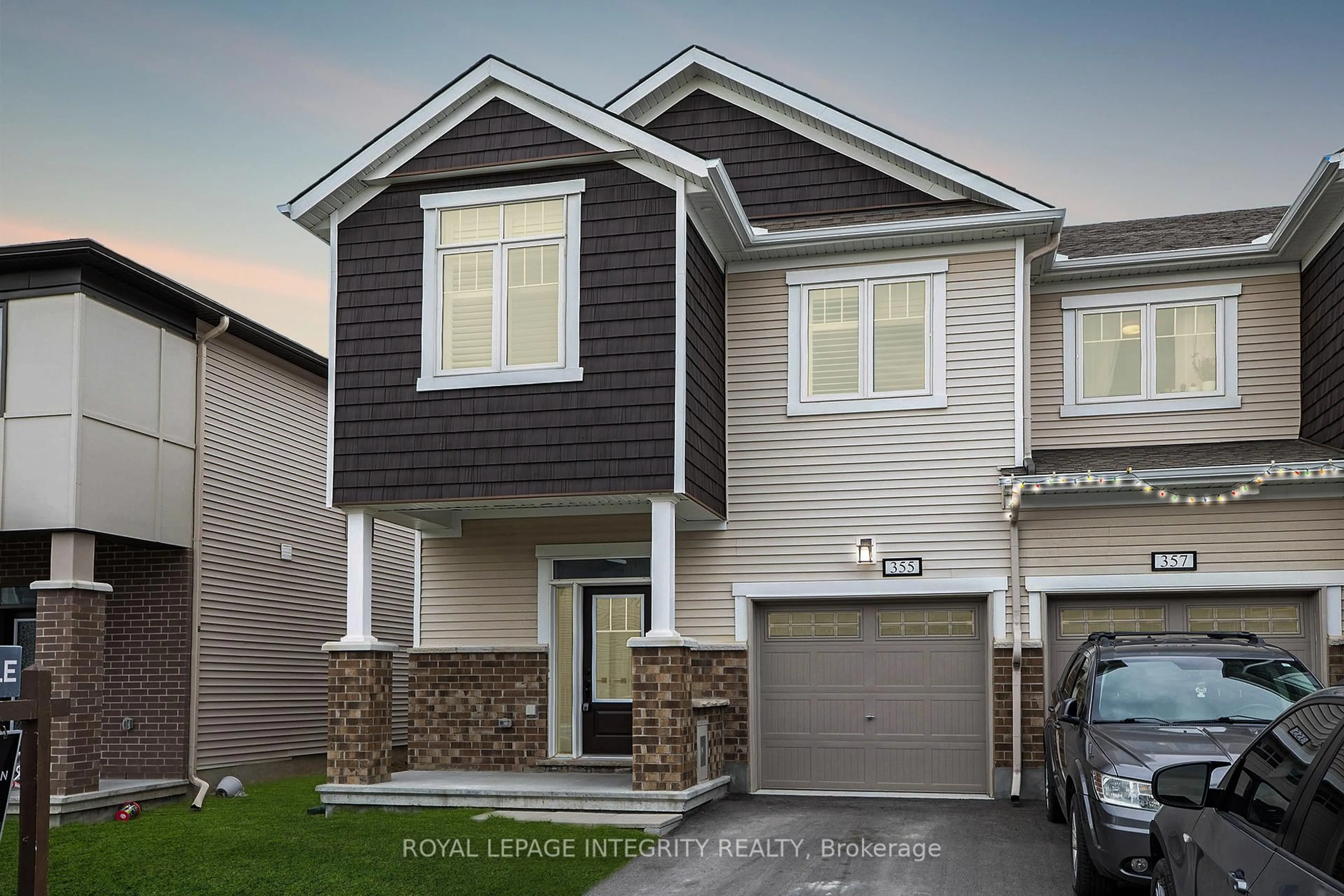 Home with vinyl exterior material, street for 355 Crossway Terr, Stittsville Ontario K2S 2Z3