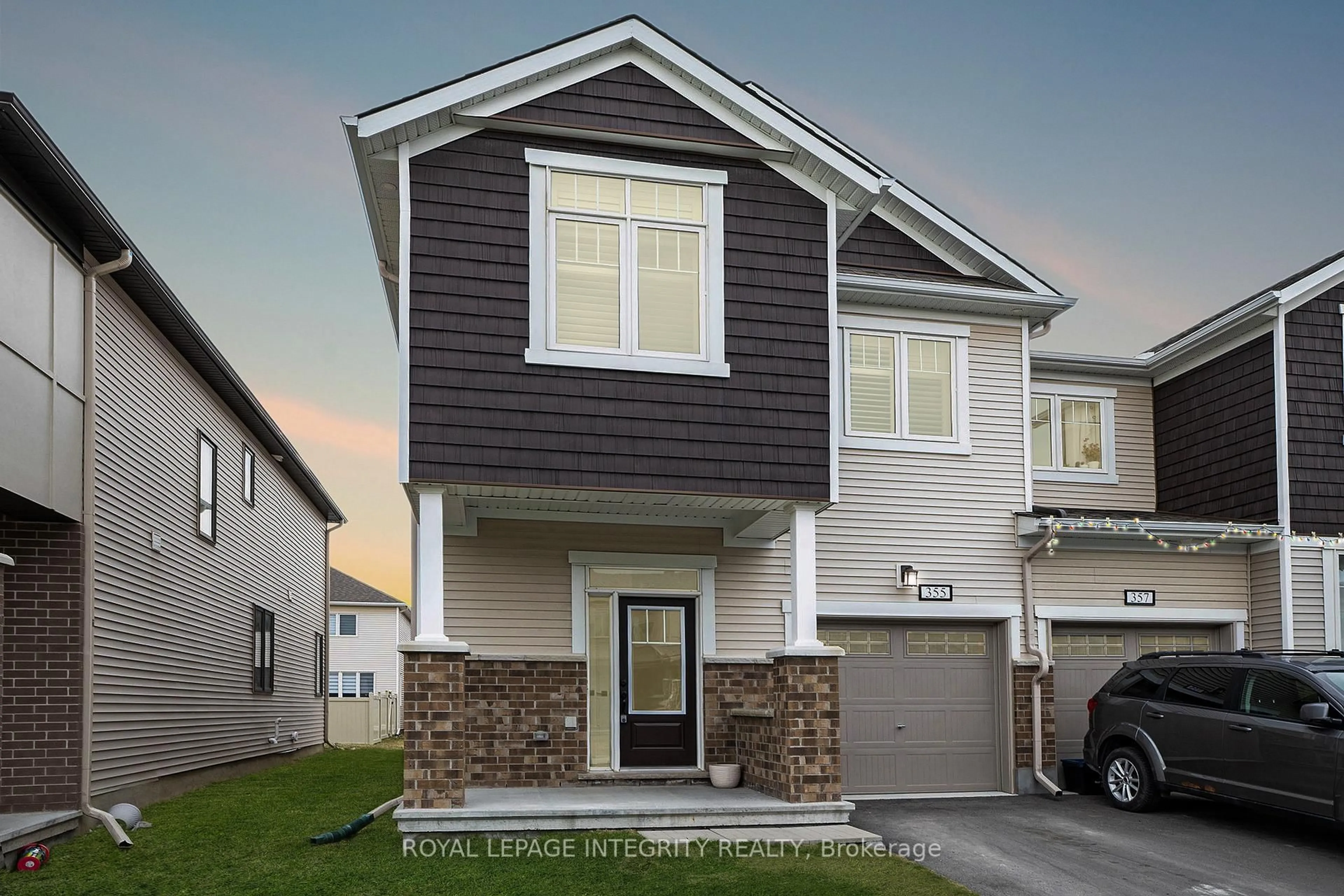 Home with vinyl exterior material, street for 355 Crossway Terr, Stittsville Ontario K2S 2Z3