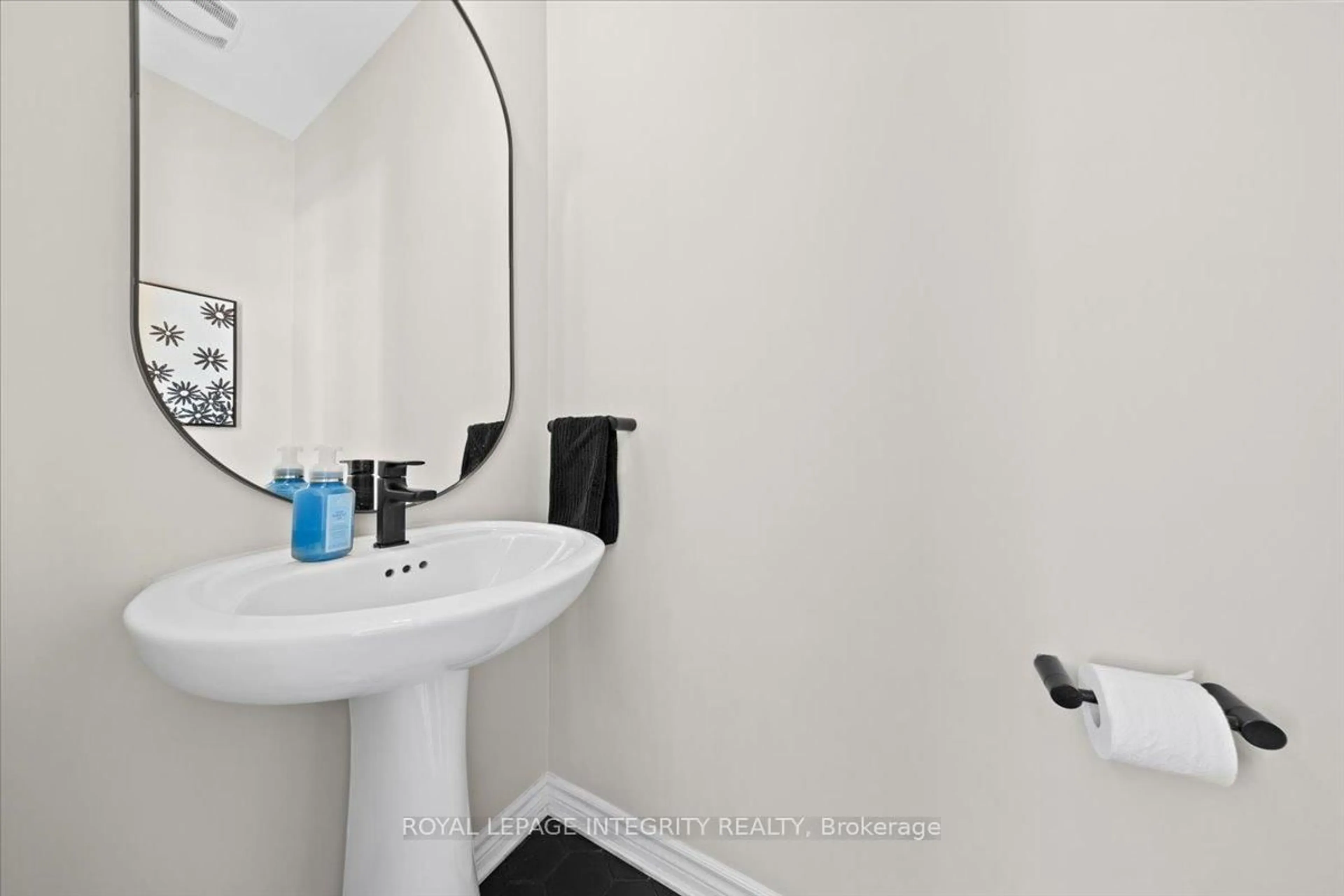 Standard bathroom, unknown for 355 Crossway Terr, Stittsville Ontario K2S 2Z3