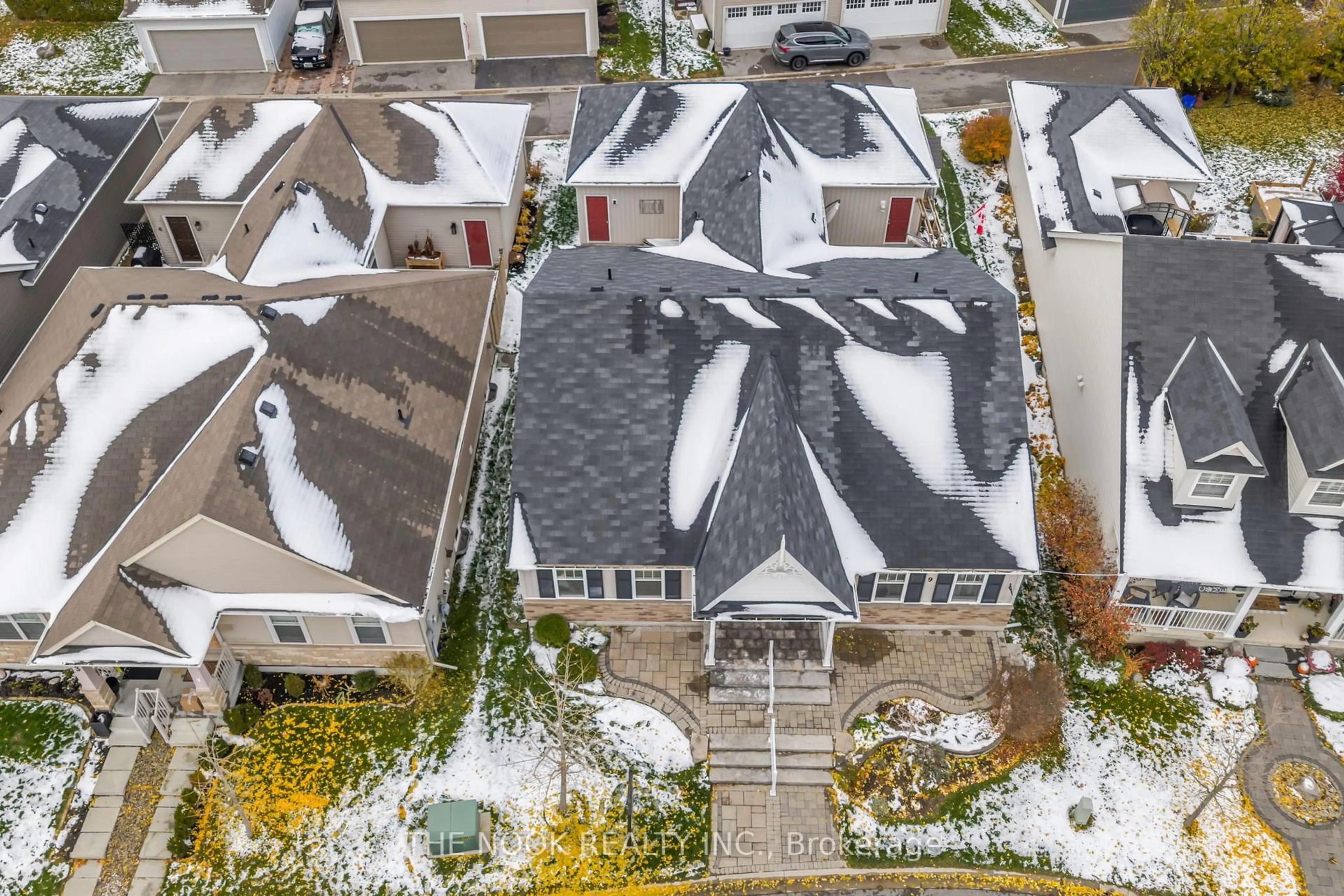 A pic from outside/outdoor area/front of a property/back of a property/a pic from drone, street for 7 Greenaway Circ, Port Hope Ontario L1A 0B9