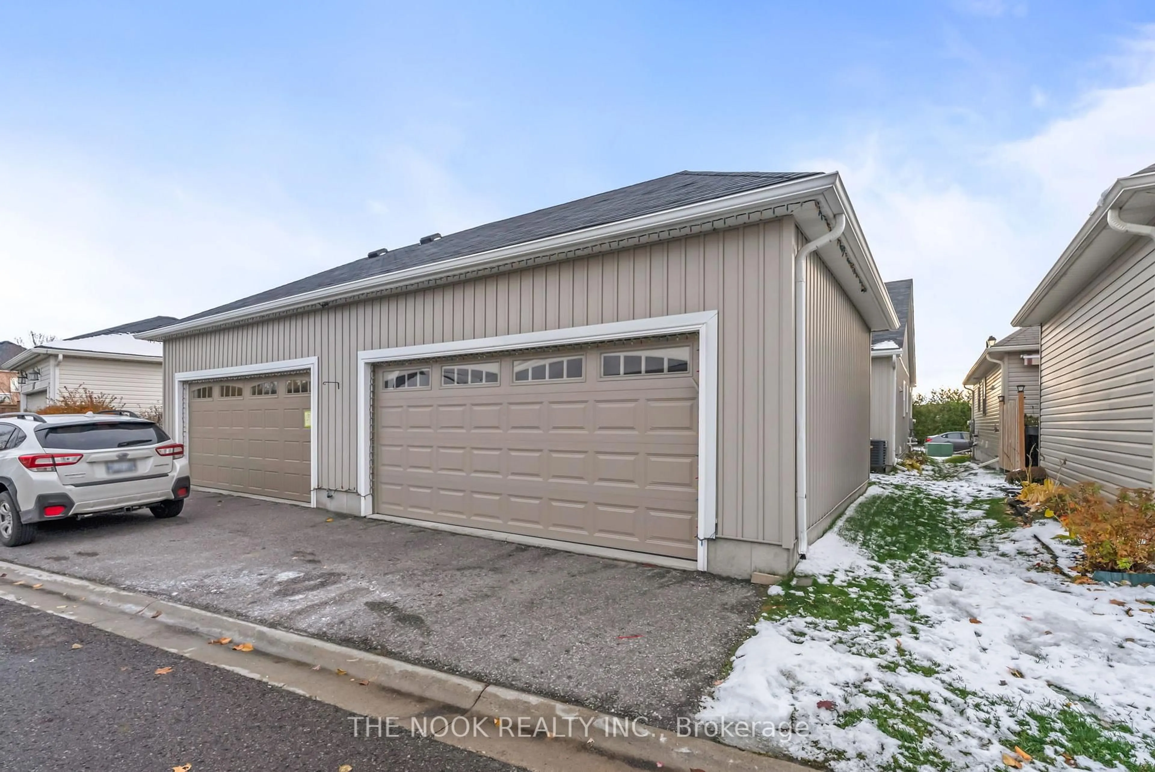 Indoor garage for 7 Greenaway Circ, Port Hope Ontario L1A 0B9