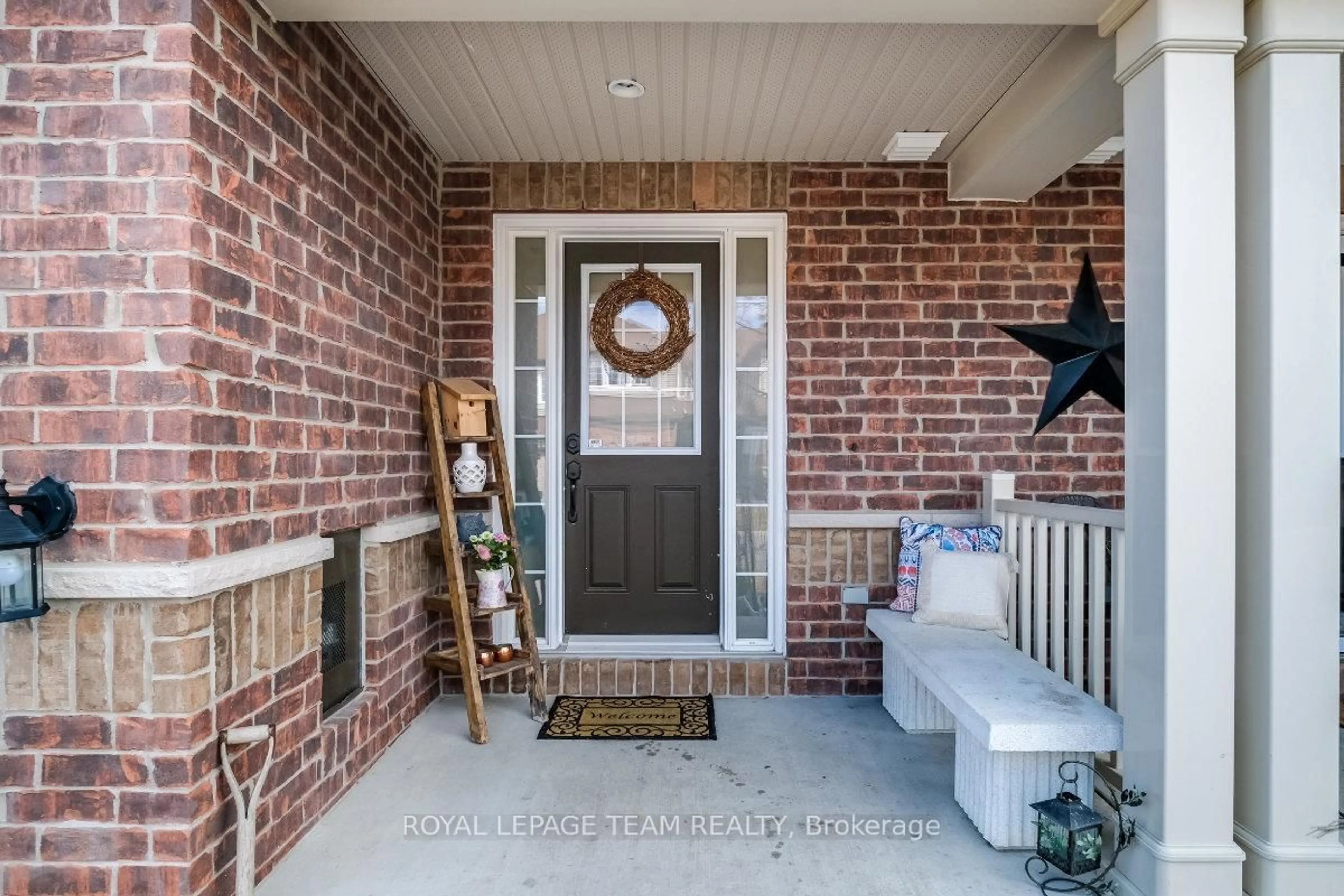 Indoor entryway for 404 Heathrow Private, Stittsville Ontario K2S 0M9
