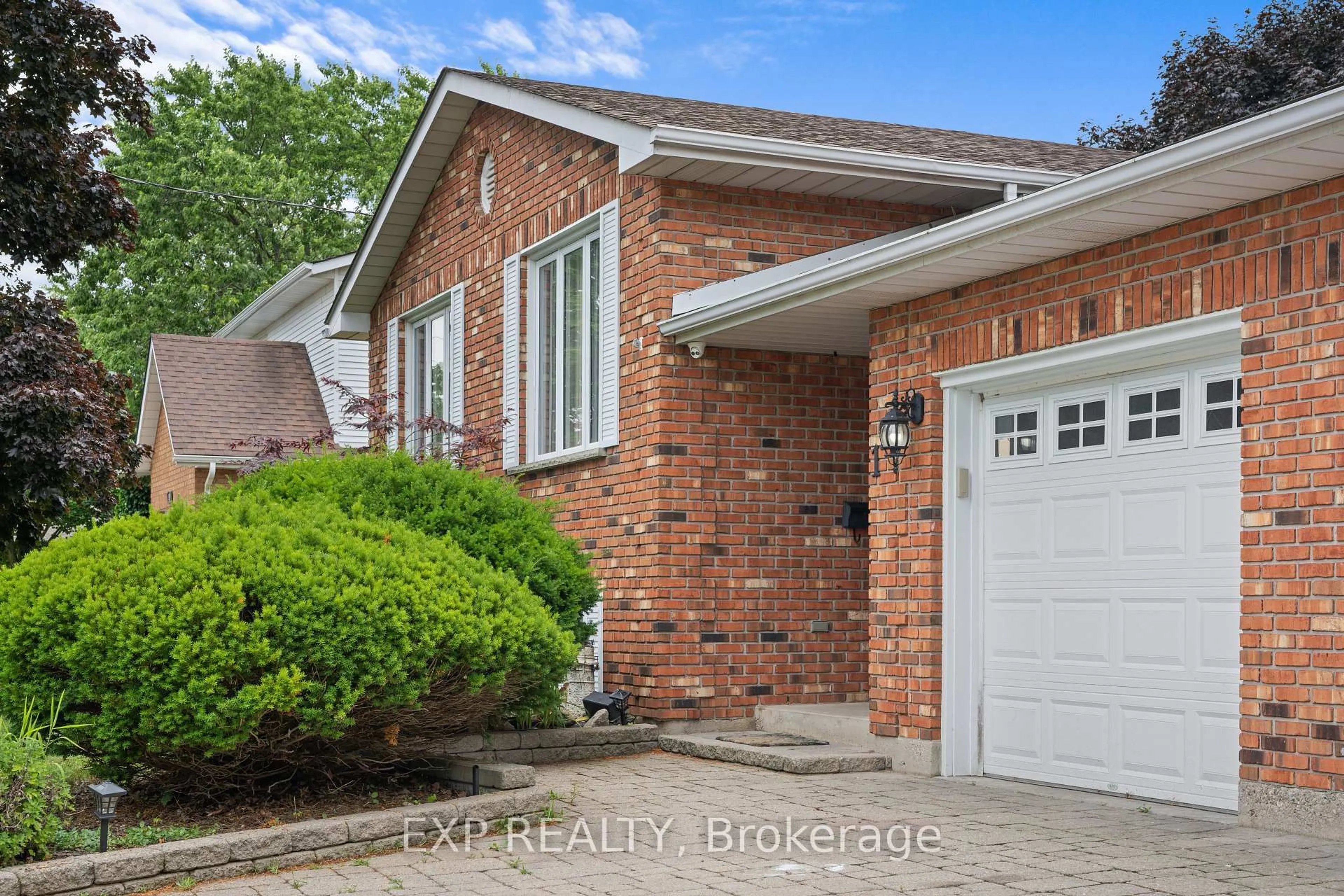 Home with brick exterior material, street for 121 TollGate Rd, Brantford Ontario N3R 4Z9