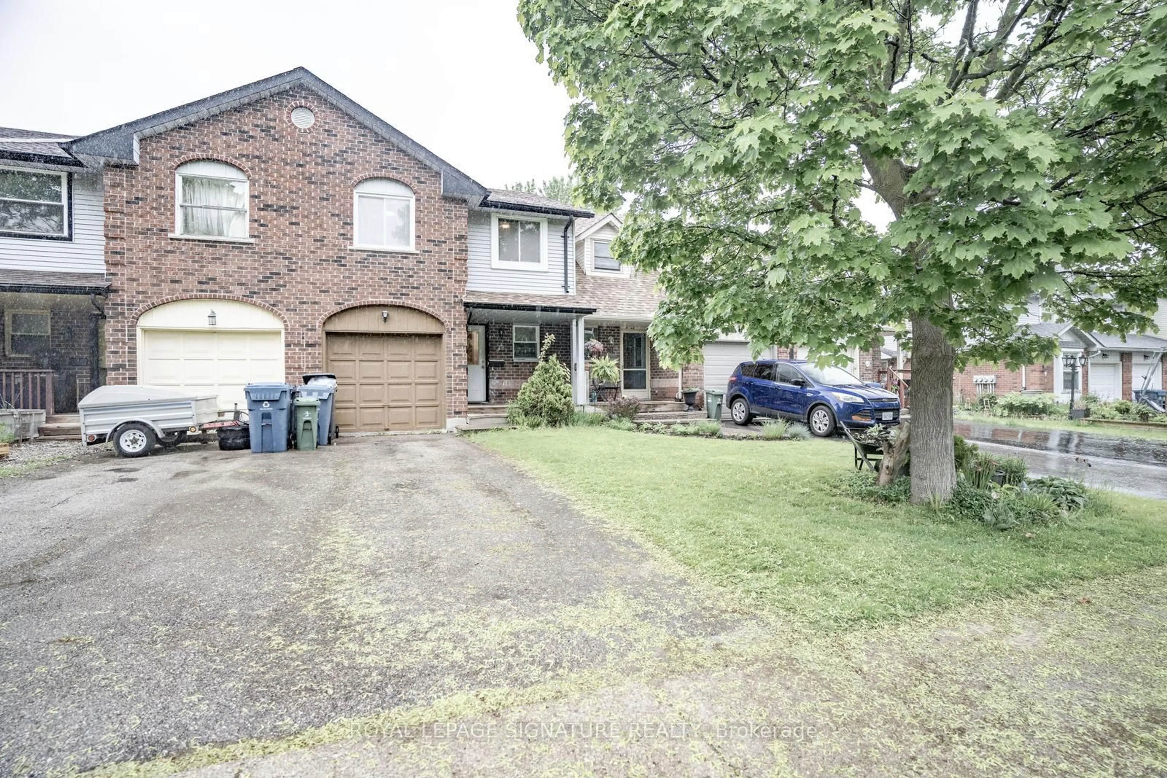 A pic from outside/outdoor area/front of a property/back of a property/a pic from drone, street for 78 Grandridge Cres, Guelph Ontario N1H 8G3